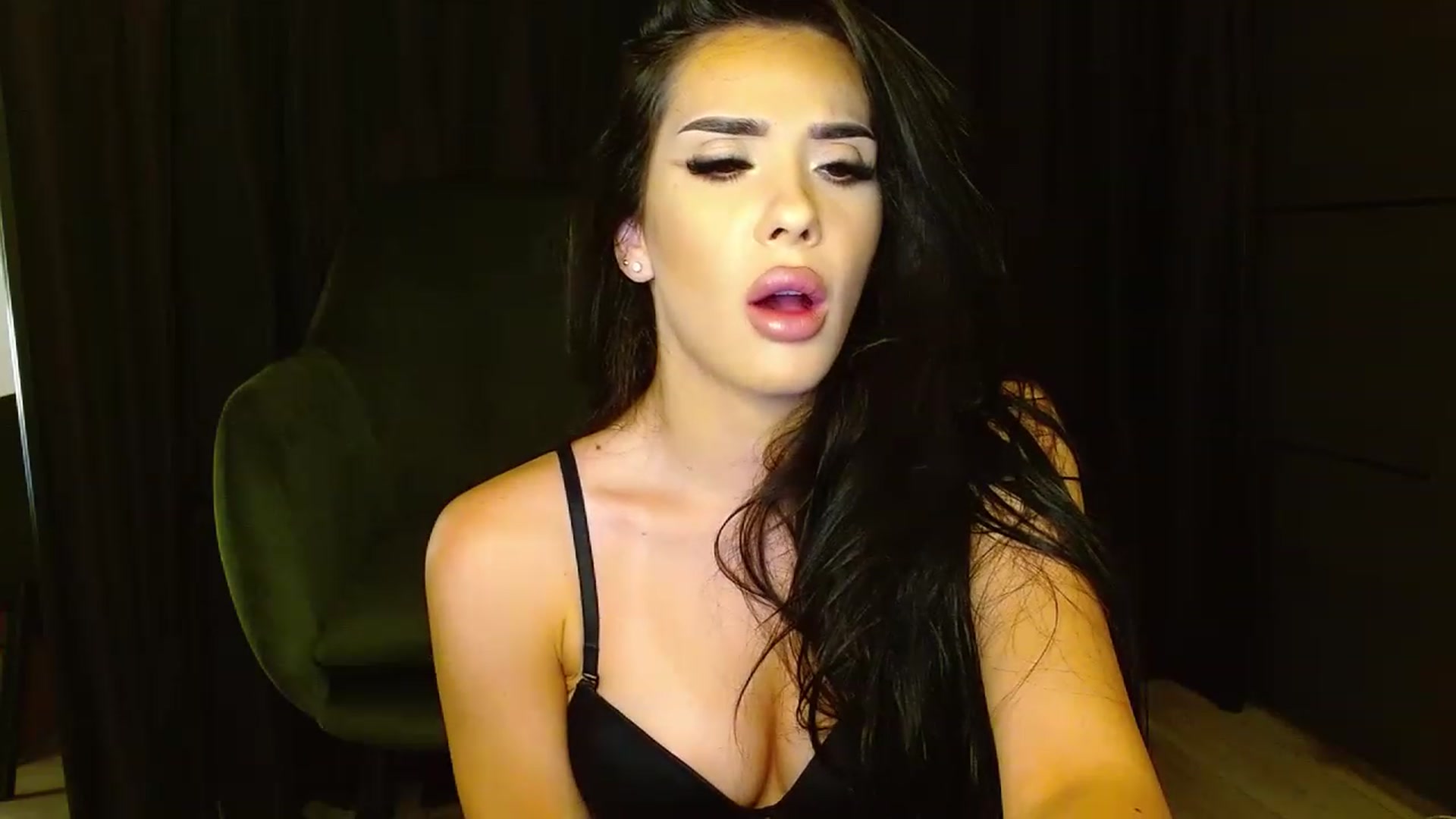 Gallery image thumbnail from Ev_MFC's myfreecams stream on, 06/19/2023, 21:35 image 17 of 20