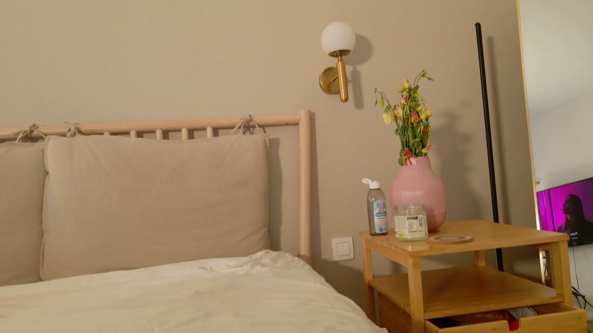 Gallery image thumbnail from EvaEvelin's myfreecams stream on, 08/07/2025, 13:42 image 12 of 20