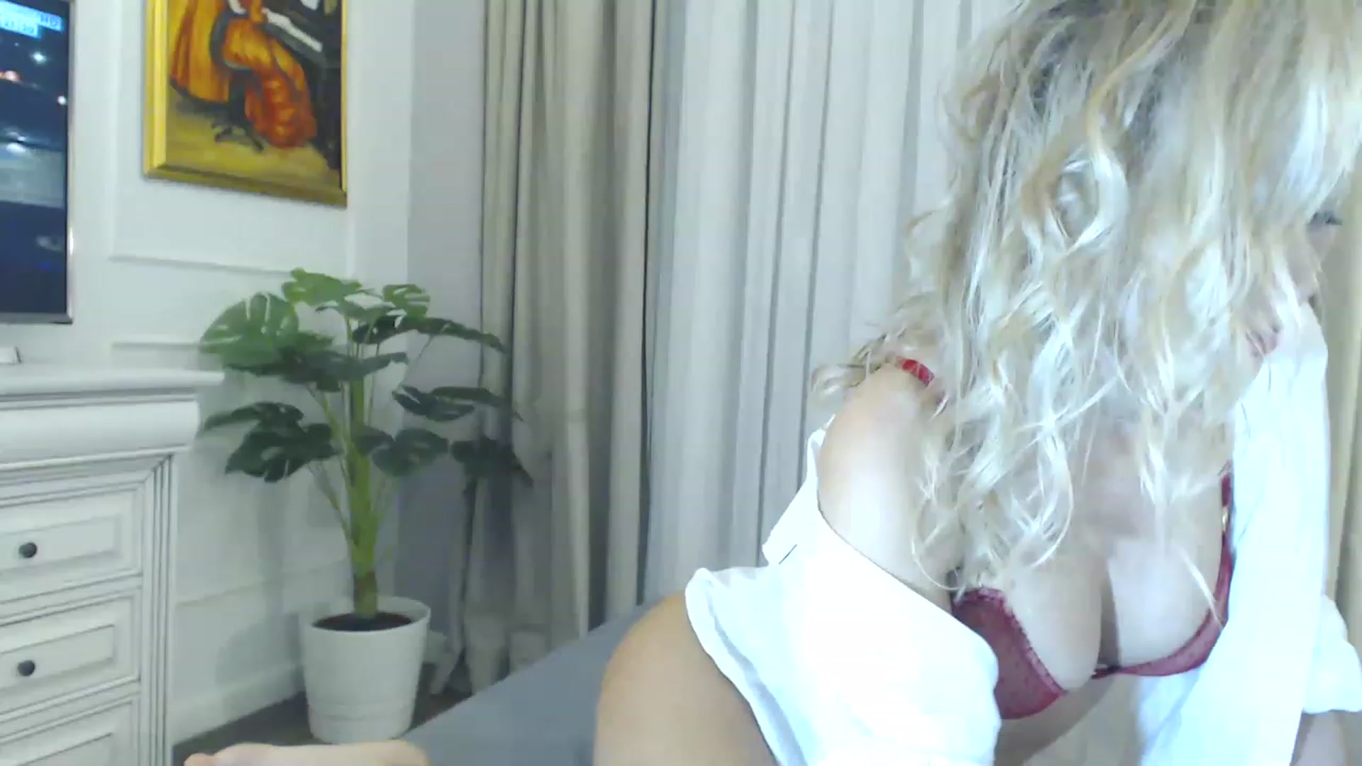 Gallery image thumbnail from EvaLunaX's myfreecams stream on, 12/04/2022, 19:09 image 13 of 20