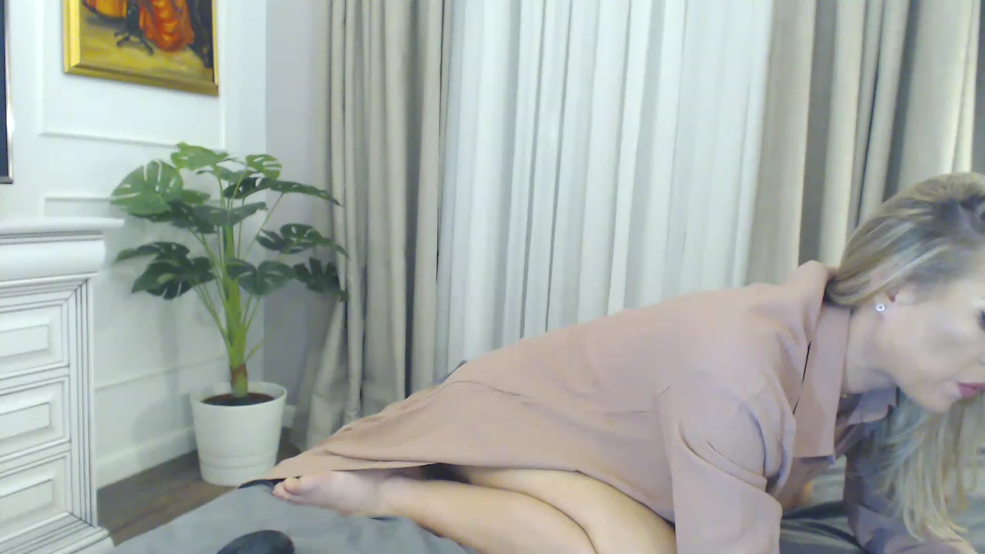 Gallery image thumbnail from EvaLunaX's myfreecams stream on, 12/08/2022, 17:58 image 19 of 20