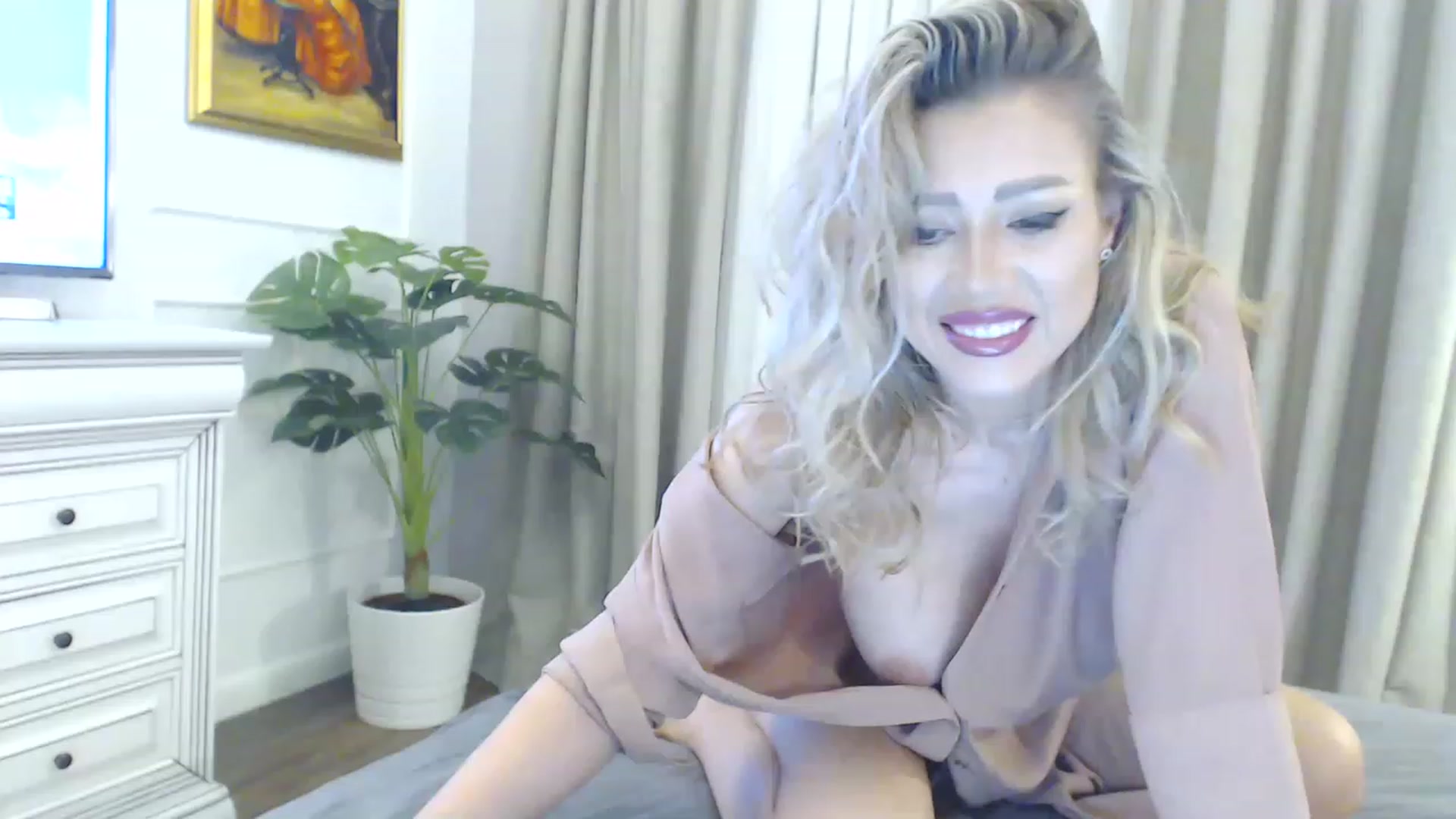 Gallery image thumbnail from EvaLunaX's myfreecams stream on, 12/11/2022, 18:03 image 14 of 20