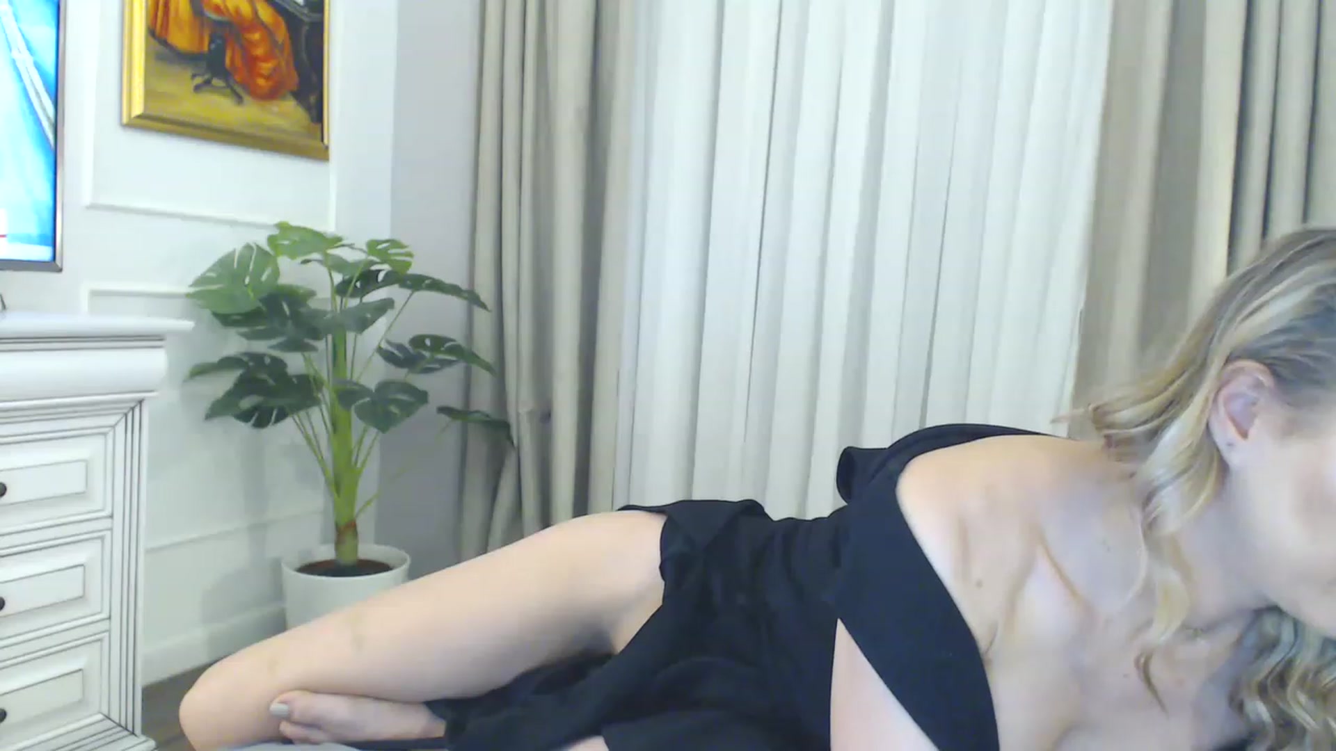 Gallery image thumbnail from EvaLunaX's myfreecams stream on, 12/27/2022, 17:54 image 3 of 20