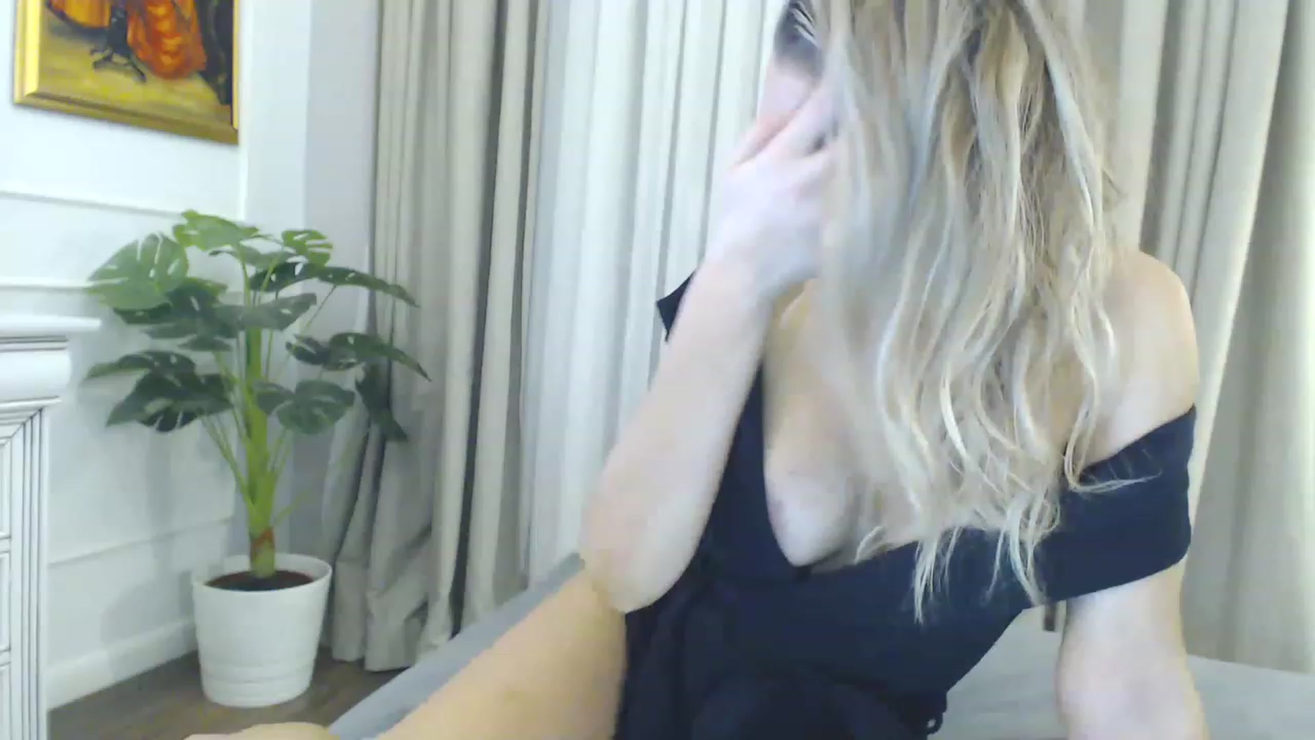 Gallery image thumbnail from EvaLunaX's myfreecams stream on, 01/04/2023, 19:25 image 9 of 20