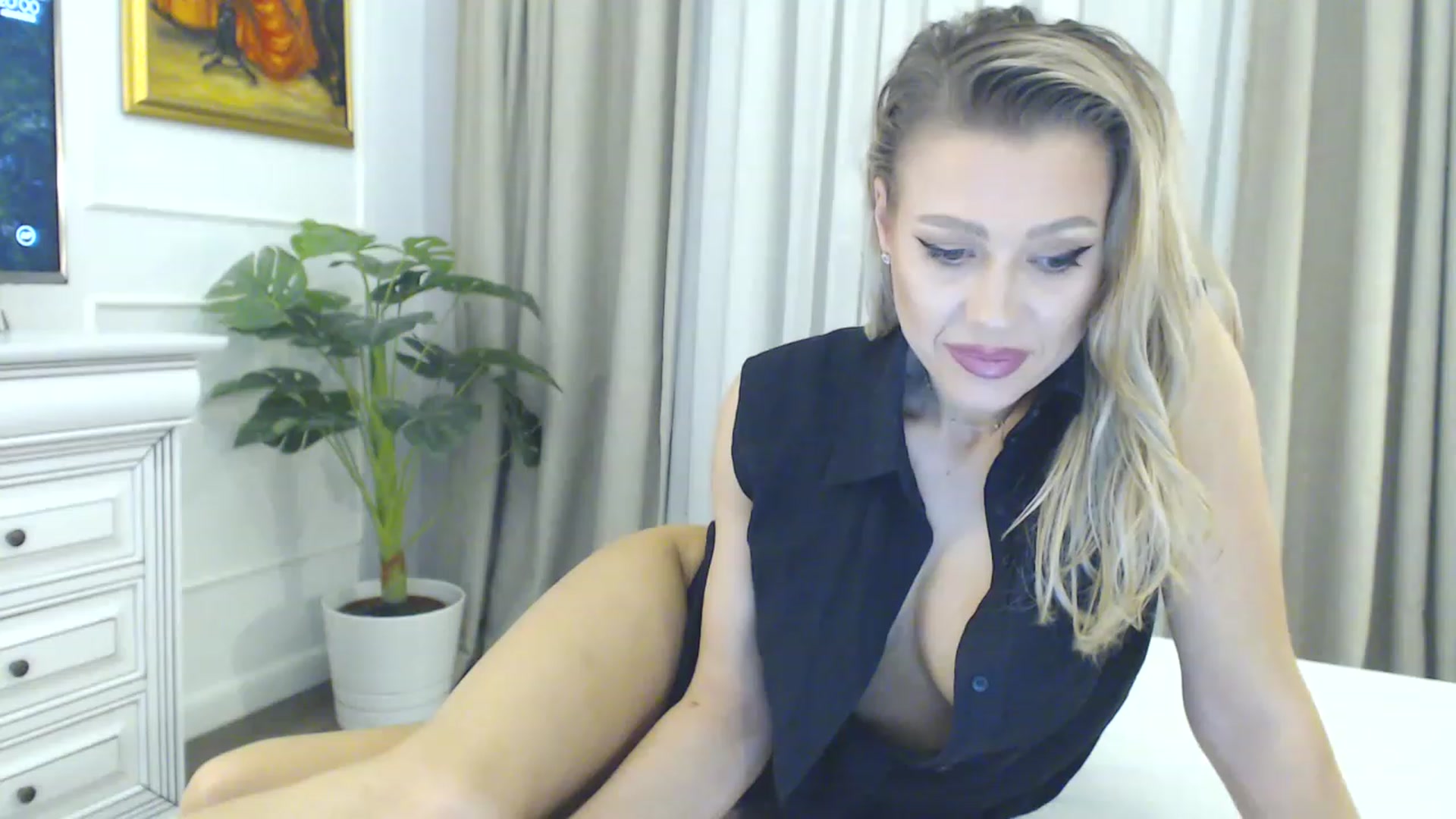 Gallery image thumbnail from EvaLunaX's myfreecams stream on, 01/17/2023, 19:42 image 17 of 20