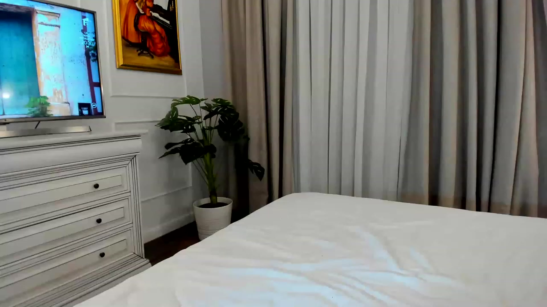 Gallery image thumbnail from EvaLunaX's myfreecams stream on, 03/12/2023, 18:17 image 20 of 20