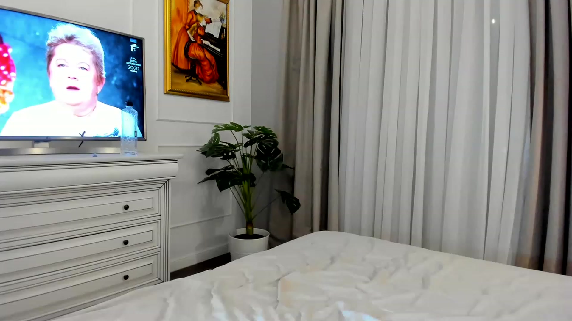 Gallery image thumbnail from EvaLunaX's myfreecams stream on, 03/29/2023, 17:42 image 17 of 20