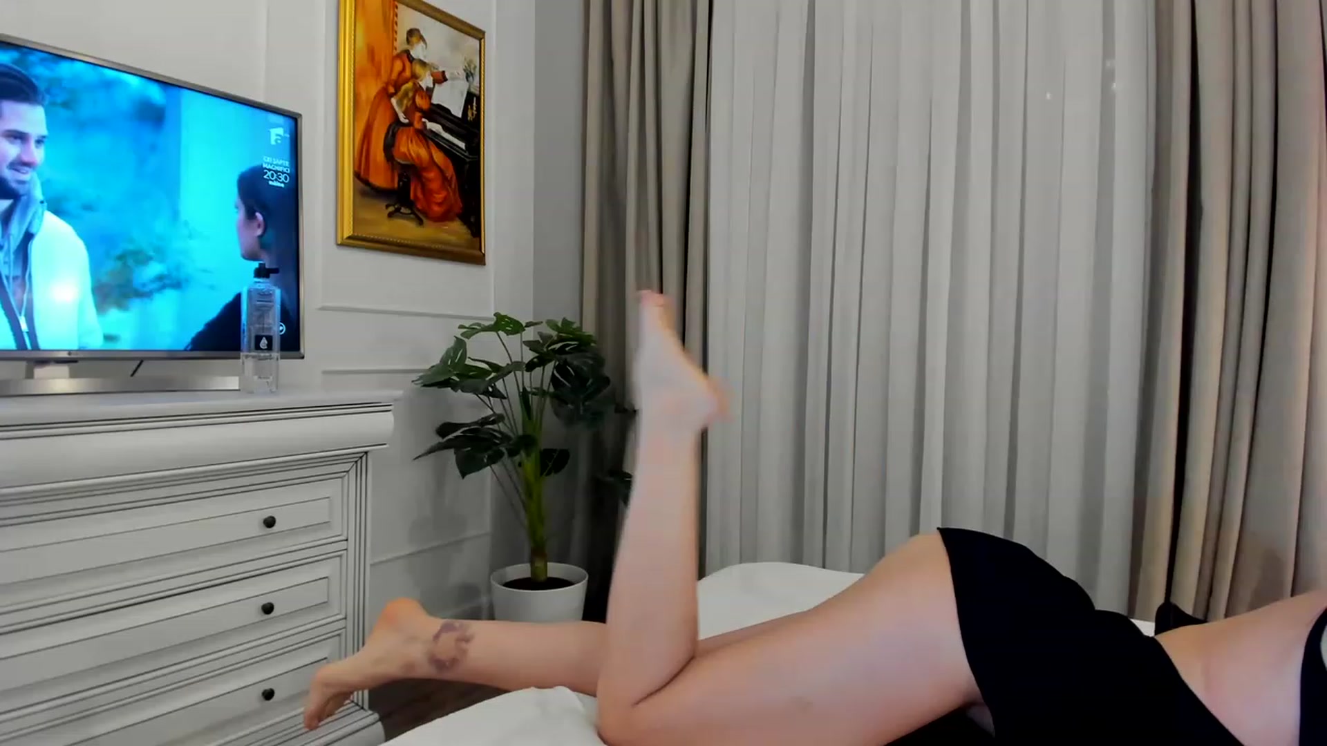 Gallery image thumbnail from EvaLunaX's myfreecams stream on, 04/06/2023, 19:33 image 4 of 20