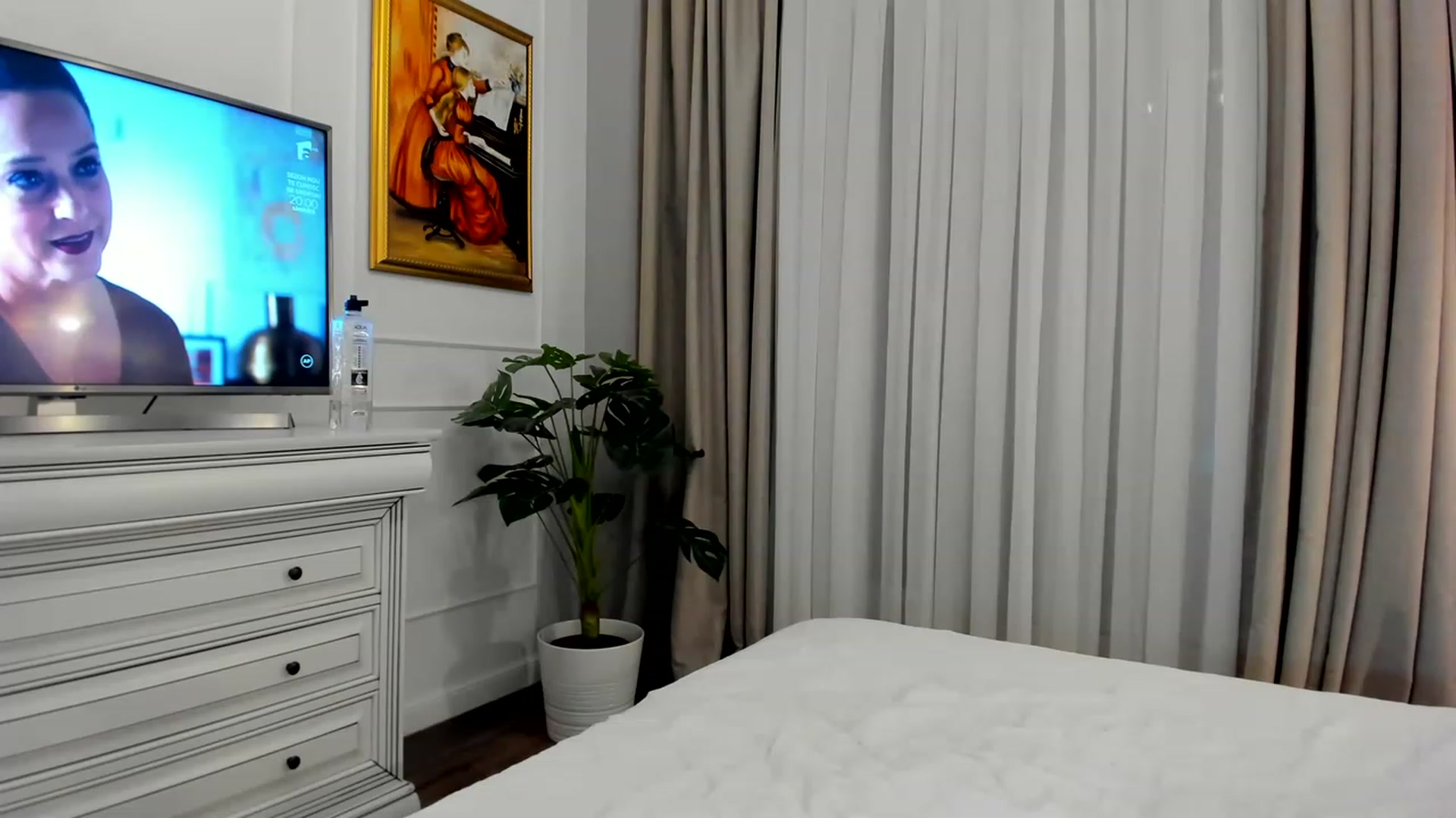 Gallery image thumbnail from EvaLunaX's myfreecams stream on, 04/06/2023, 19:33 image 14 of 20