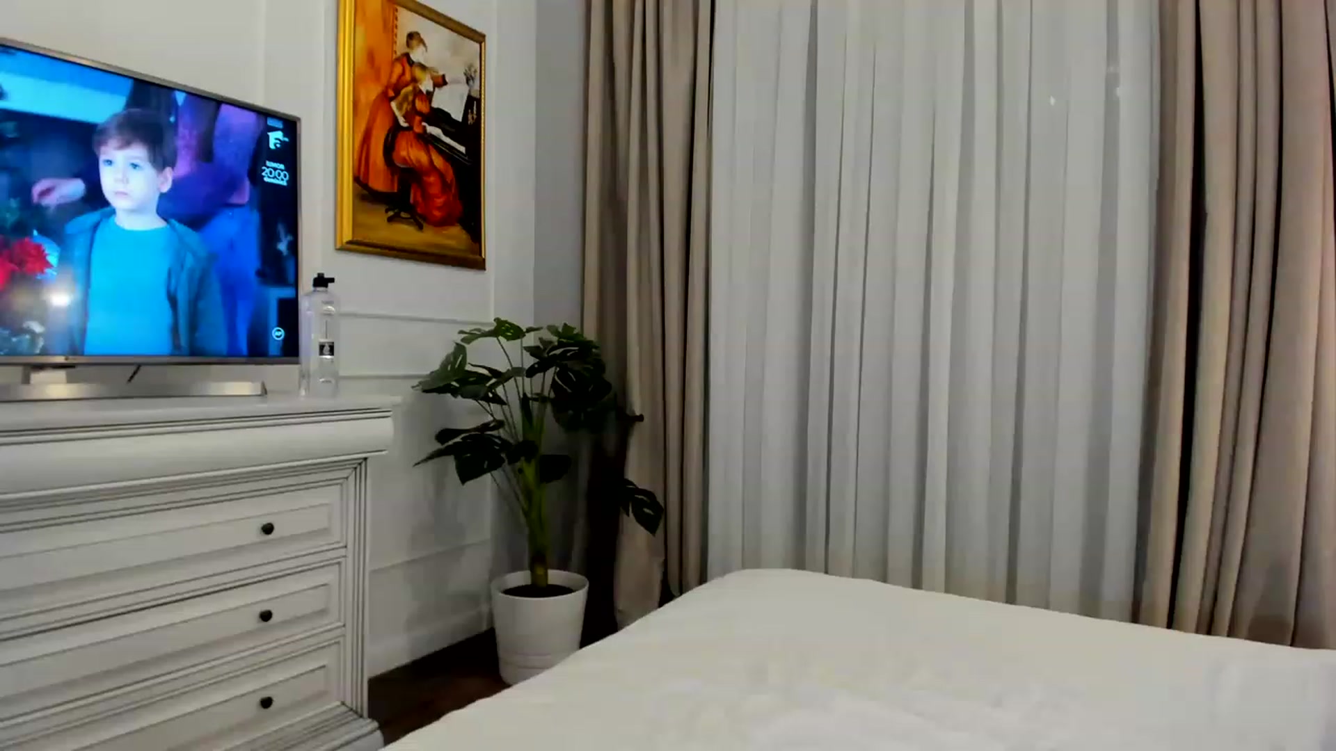 Gallery image thumbnail from EvaLunaX's myfreecams stream on, 04/06/2023, 19:33 image 17 of 20