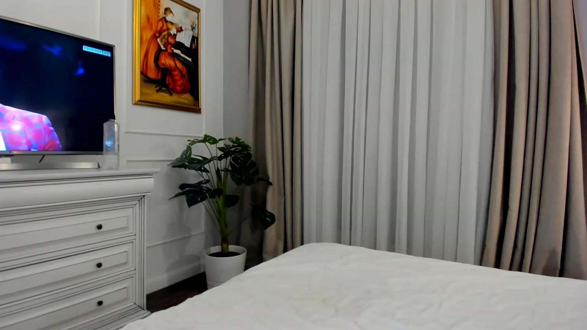 Gallery image thumbnail from EvaLunaX's myfreecams stream on, 04/07/2023, 19:13 image 13 of 20