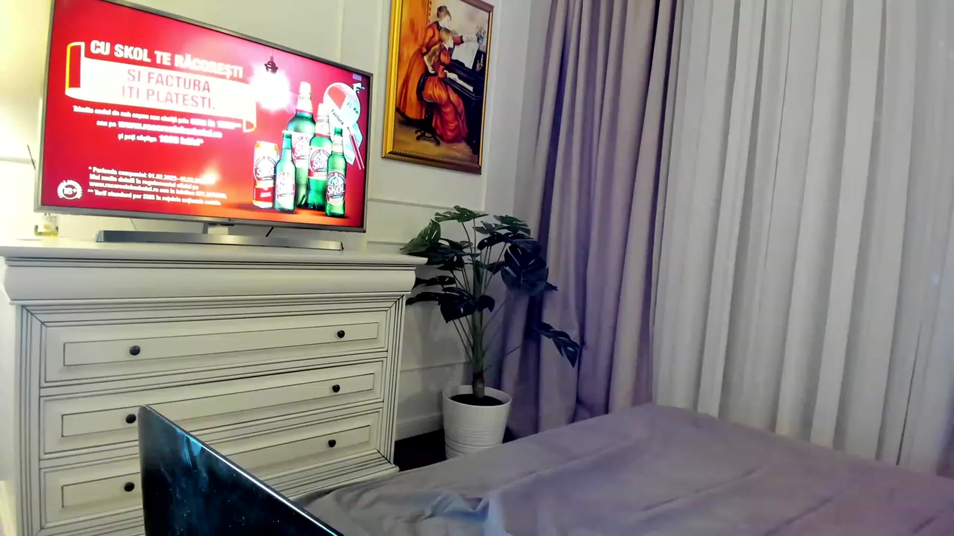 Gallery image thumbnail from EvaLunaX's myfreecams stream on, 04/13/2023, 17:31 image 15 of 20