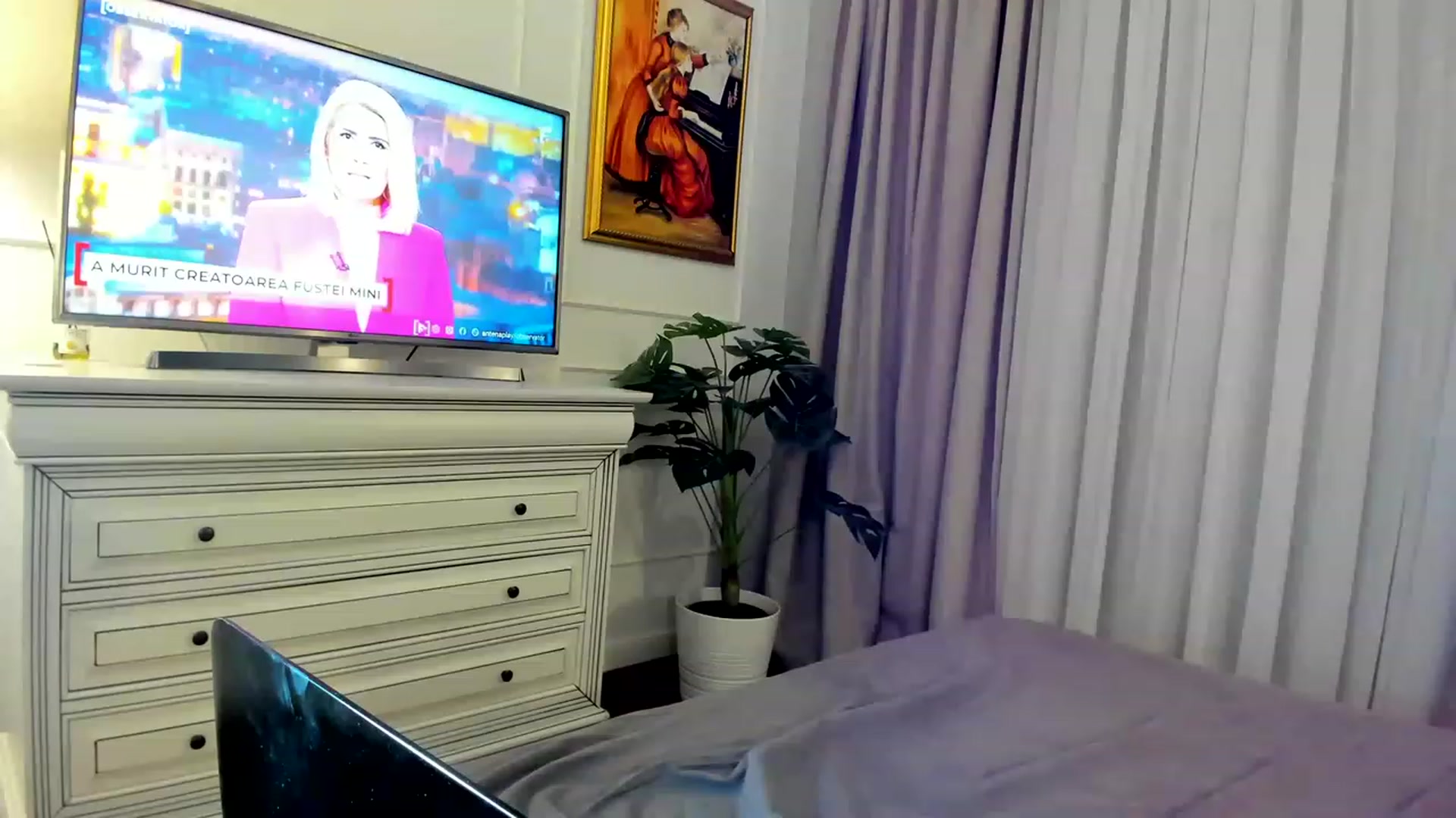 Gallery image thumbnail from EvaLunaX's myfreecams stream on, 04/13/2023, 17:31 image 2 of 20