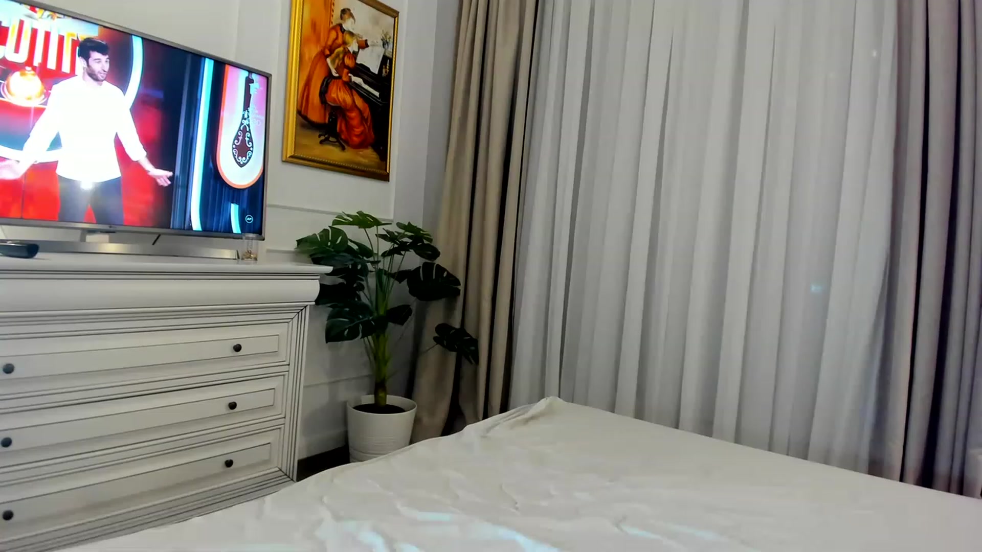Gallery image thumbnail from EvaLunaX's myfreecams stream on, 05/01/2023, 19:15 image 4 of 20