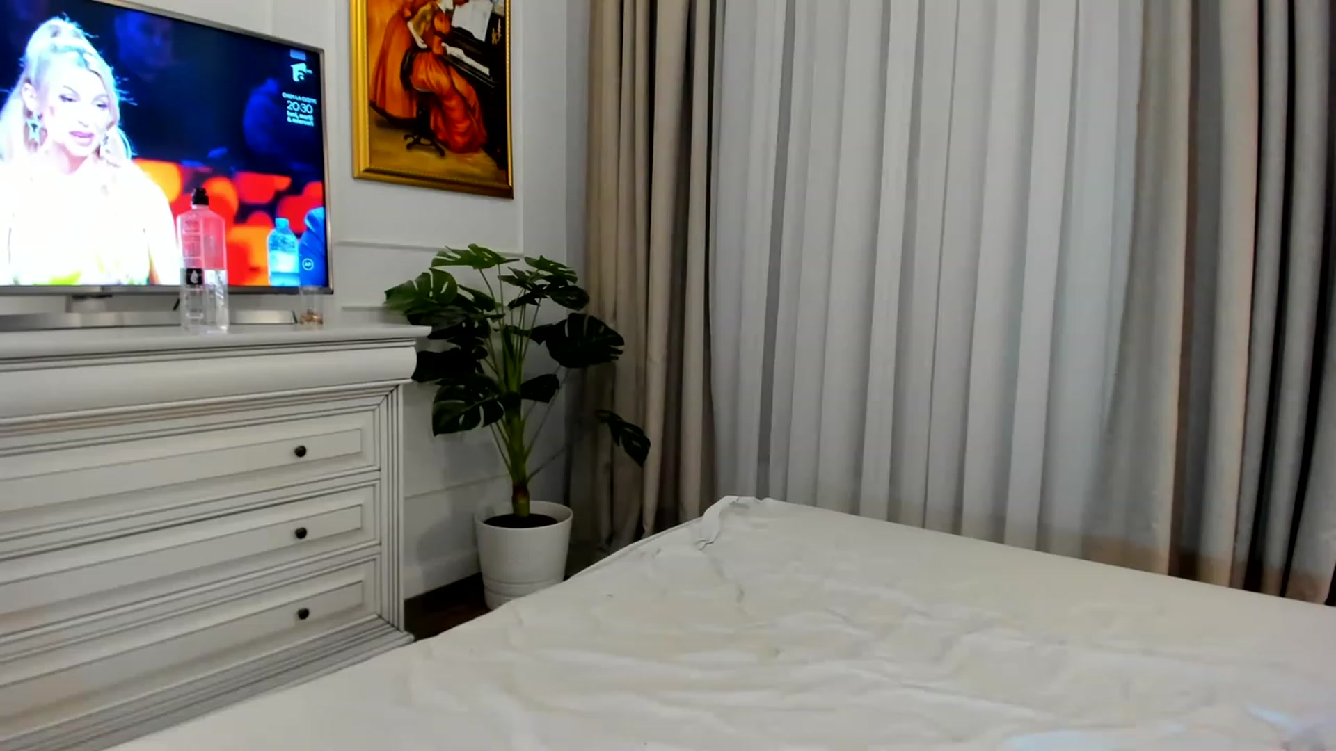 Gallery image thumbnail from EvaLunaX's myfreecams stream on, 05/06/2023, 18:41 image 11 of 20