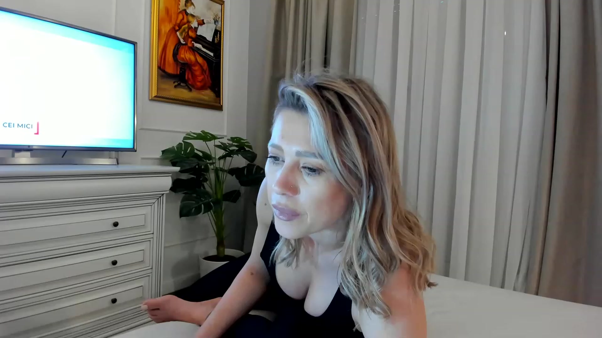 Gallery image thumbnail from EvaLunaX's myfreecams stream on, 05/27/2023, 16:36 image 5 of 20