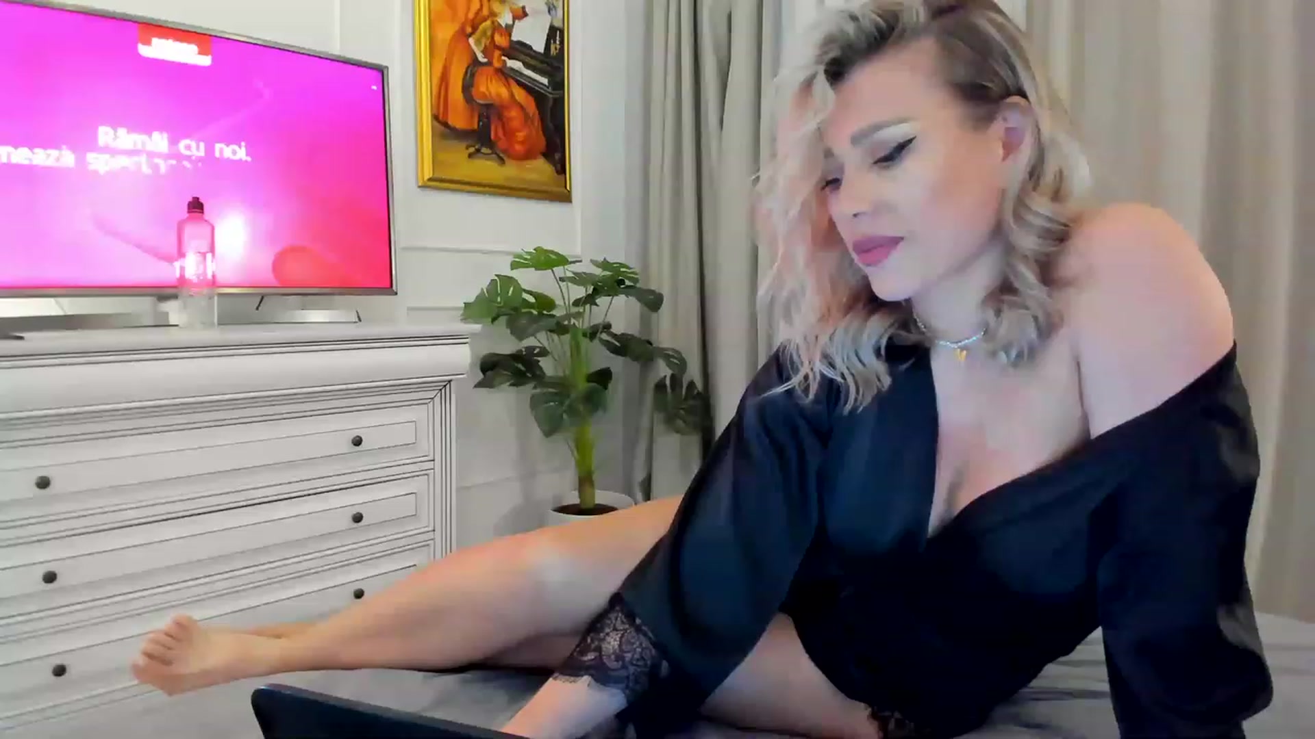 Gallery image thumbnail from EvaLunaX's myfreecams stream on, 06/12/2023, 18:32 image 20 of 20