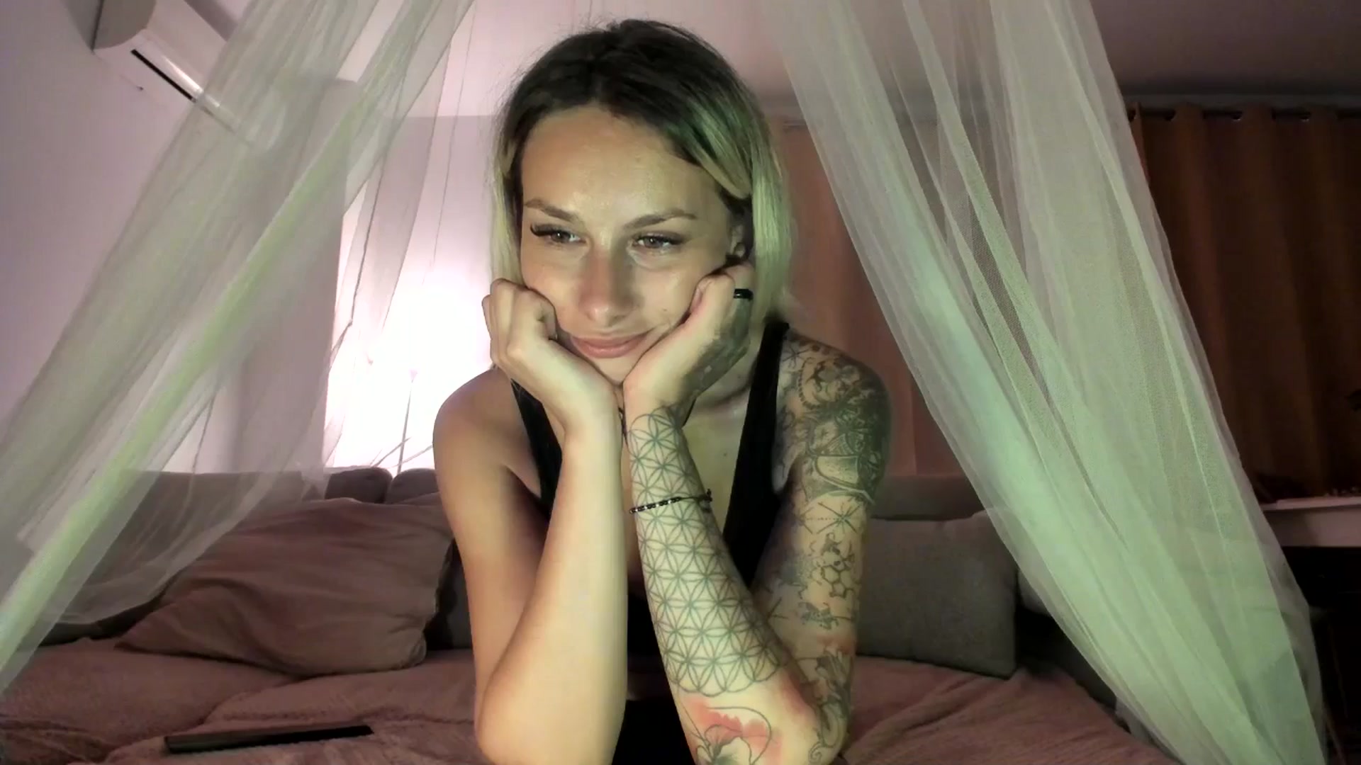 Gallery image thumbnail from EvaNesssa's myfreecams stream on, 10/10/2025, 01:40 image 17 of 20