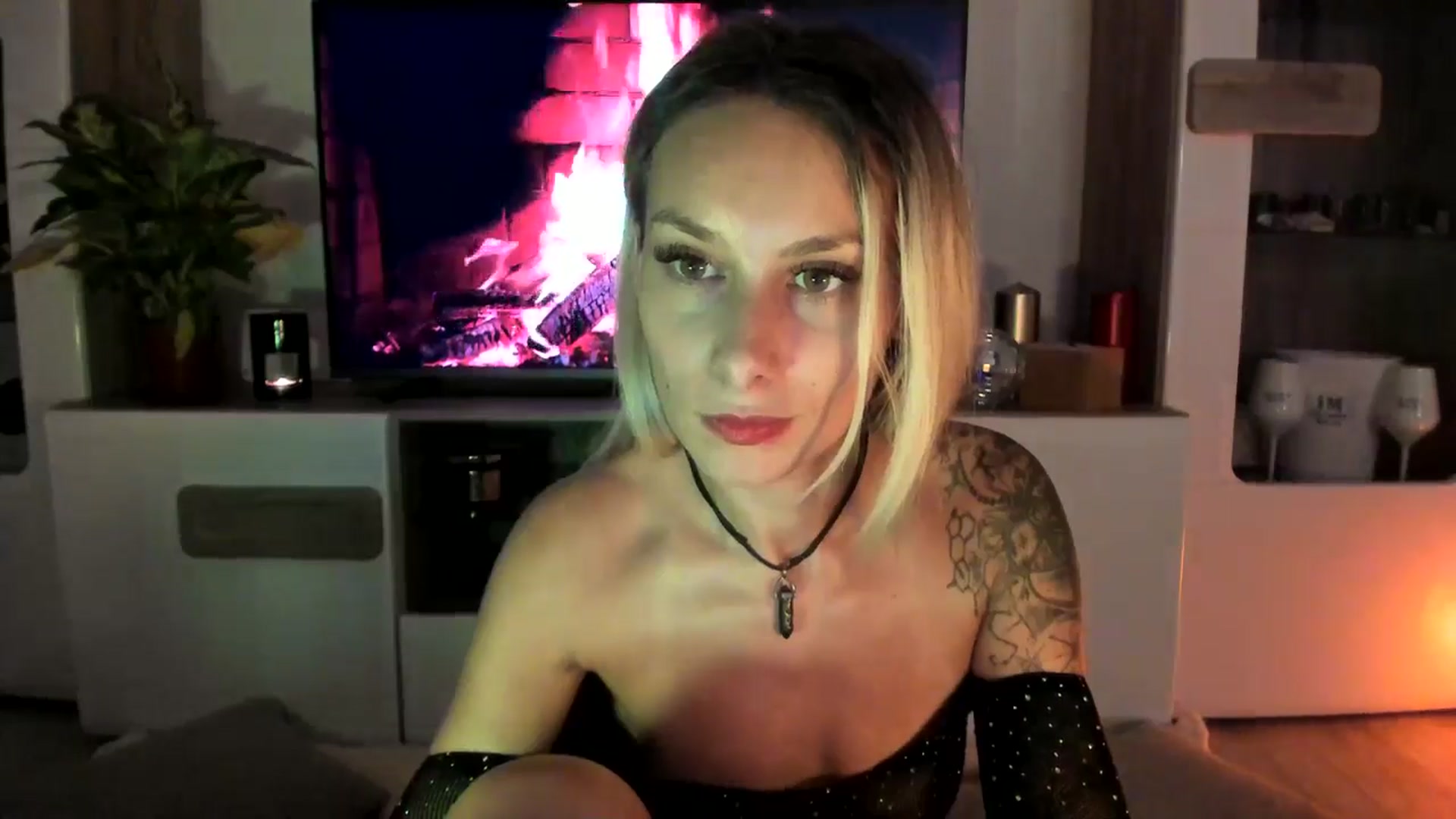 Gallery image thumbnail from EvaNesssa's myfreecams stream on, 10/11/2025, 19:43 image 16 of 20