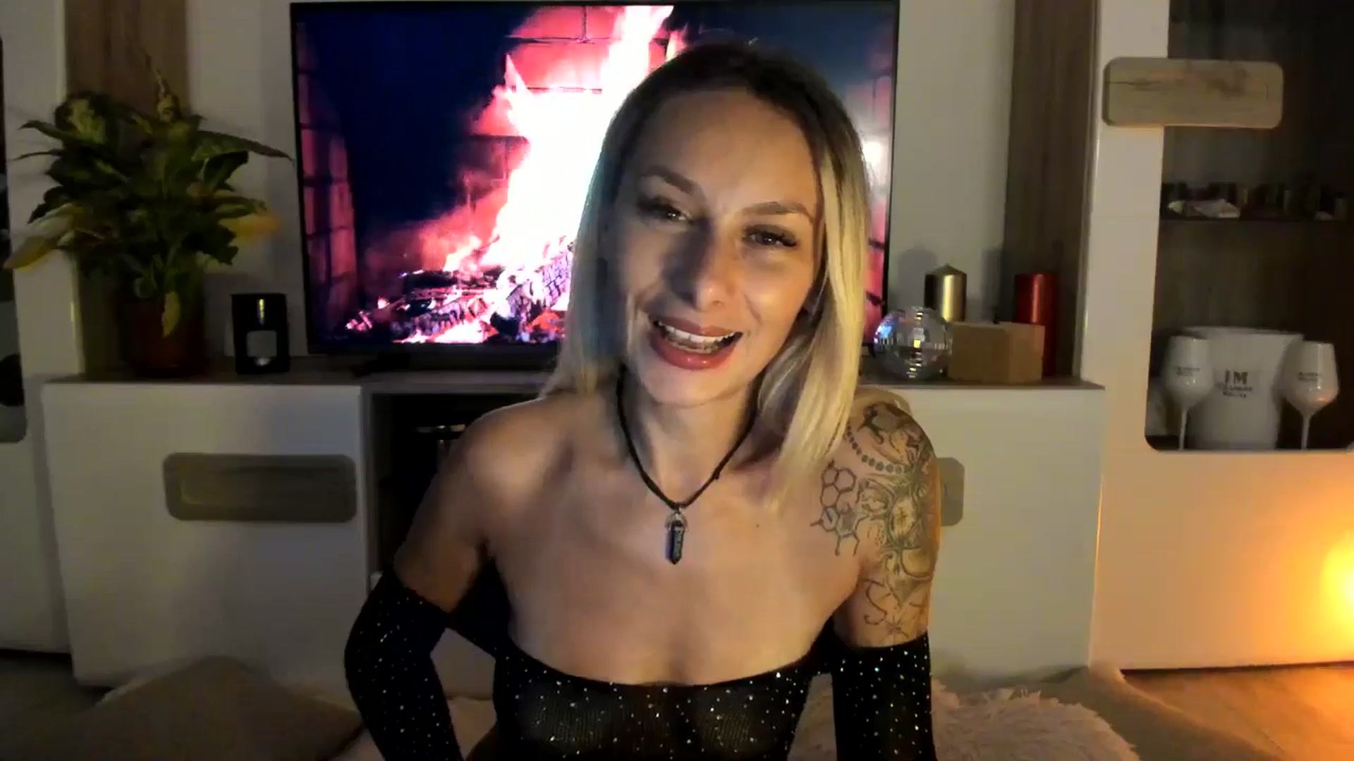 Gallery image thumbnail from EvaNesssa's myfreecams stream on, 10/12/2025, 24:55 image 6 of 20