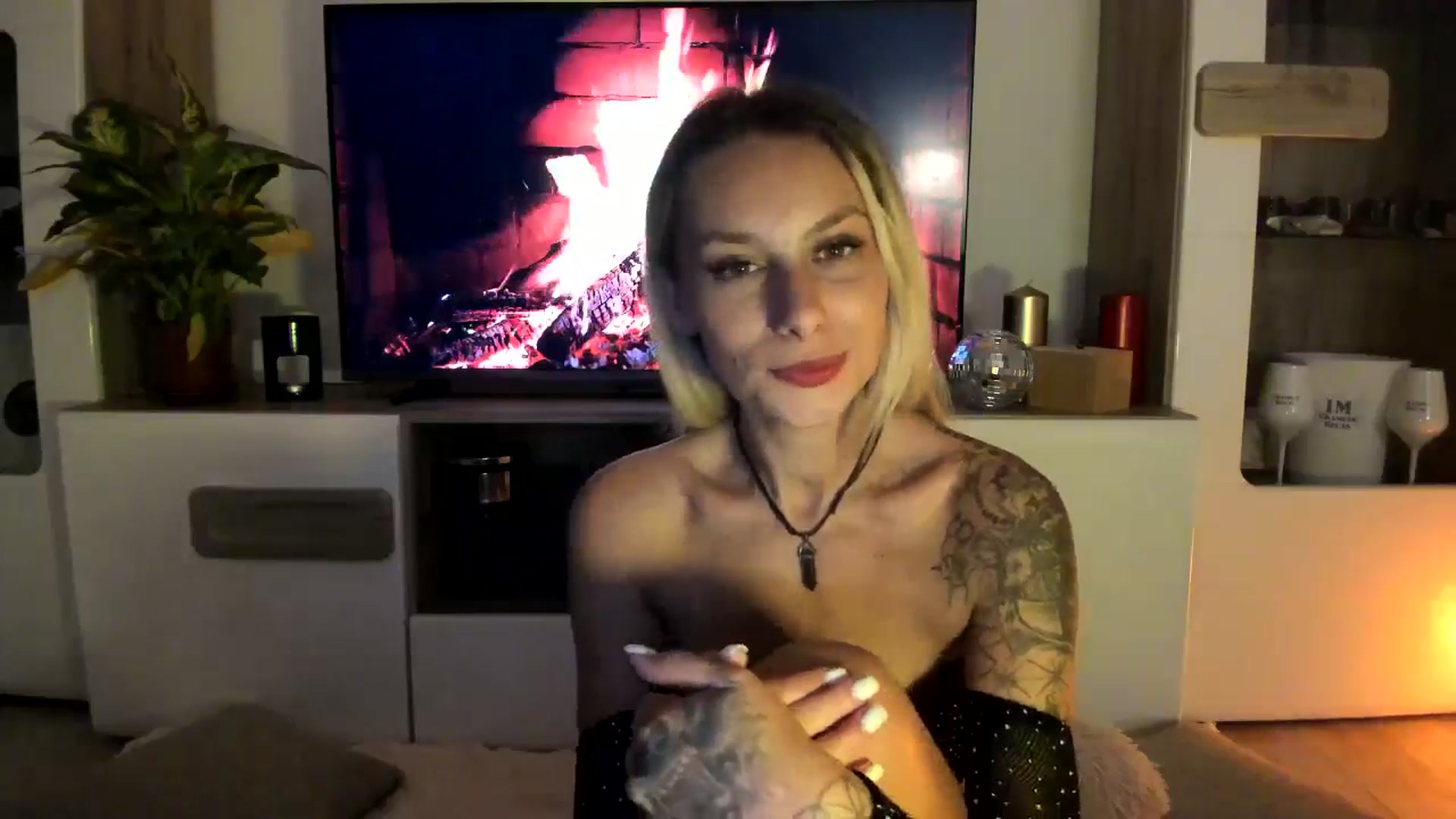 Gallery image thumbnail from EvaNesssa's myfreecams stream on, 10/12/2025, 24:55 image 18 of 20