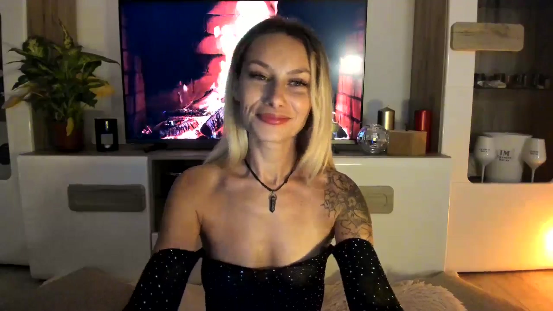 Gallery image thumbnail from EvaNesssa's myfreecams stream on, 10/12/2025, 24:55 image 2 of 20