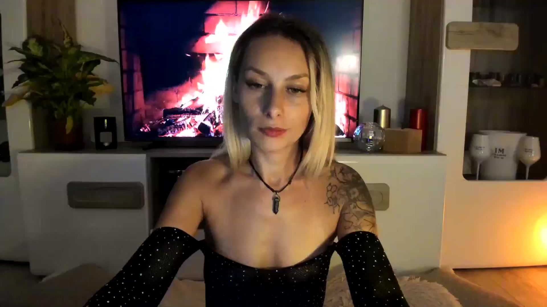 Gallery image thumbnail from EvaNesssa's myfreecams stream on, 10/12/2025, 24:55 image 1 of 20