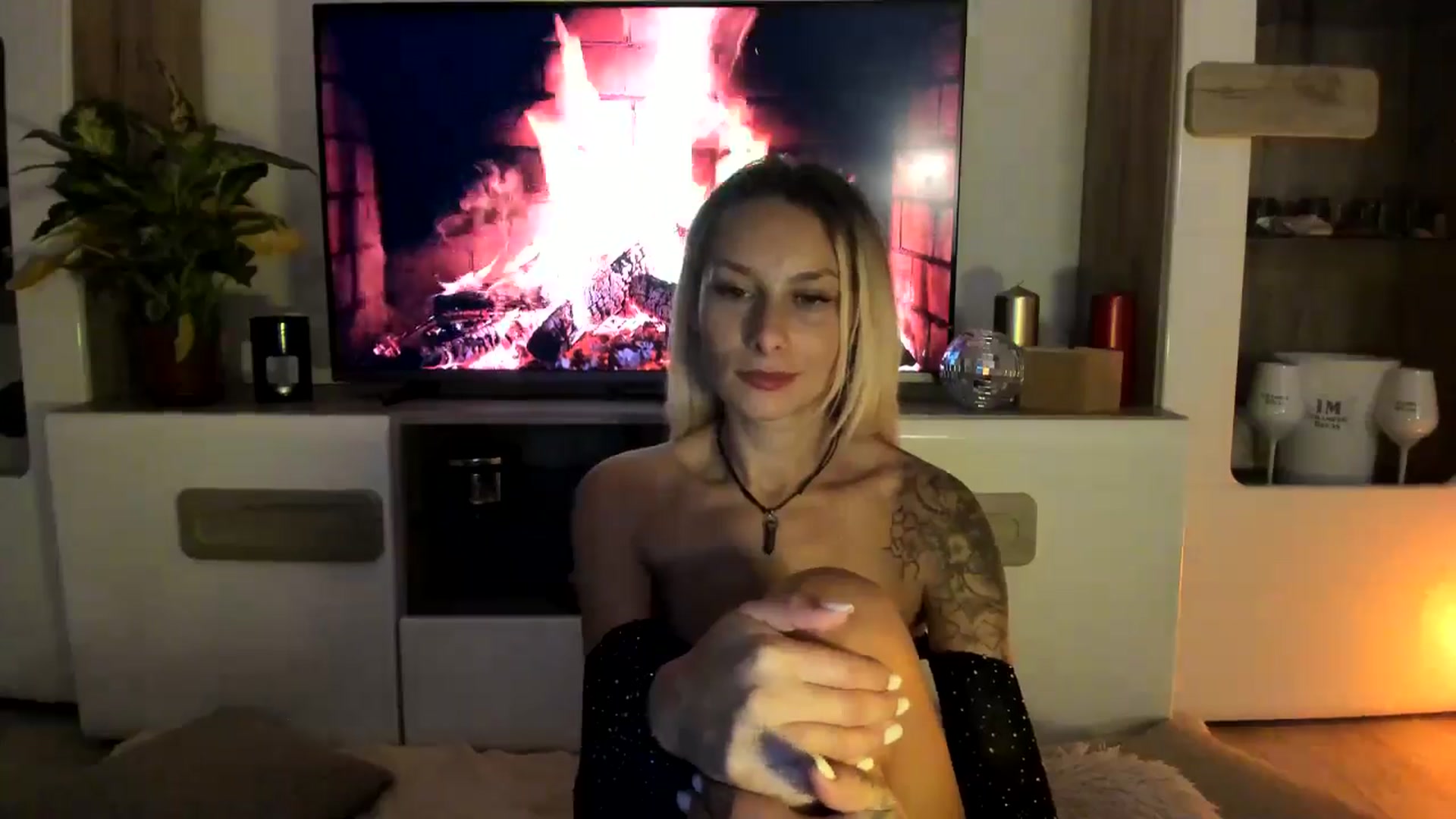 Gallery image thumbnail from EvaNesssa's myfreecams stream on, 10/12/2025, 24:55 image 8 of 20