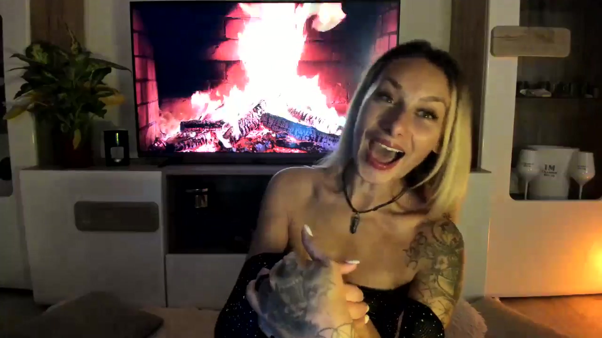 Gallery image thumbnail from EvaNesssa's myfreecams stream on, 10/12/2025, 24:55 image 10 of 20