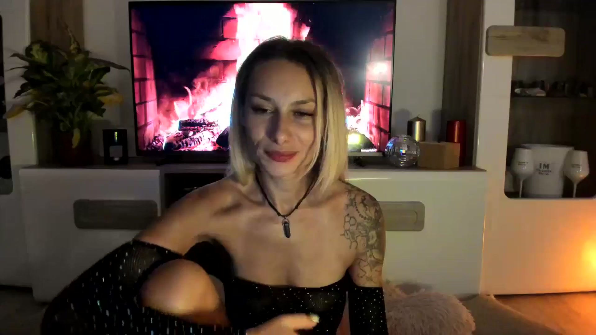 Gallery image thumbnail from EvaNesssa's myfreecams stream on, 10/12/2025, 24:55 image 12 of 20