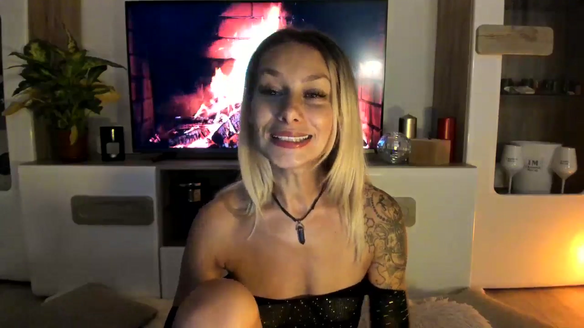 Gallery image thumbnail from EvaNesssa's myfreecams stream on, 10/12/2025, 24:55 image 4 of 20