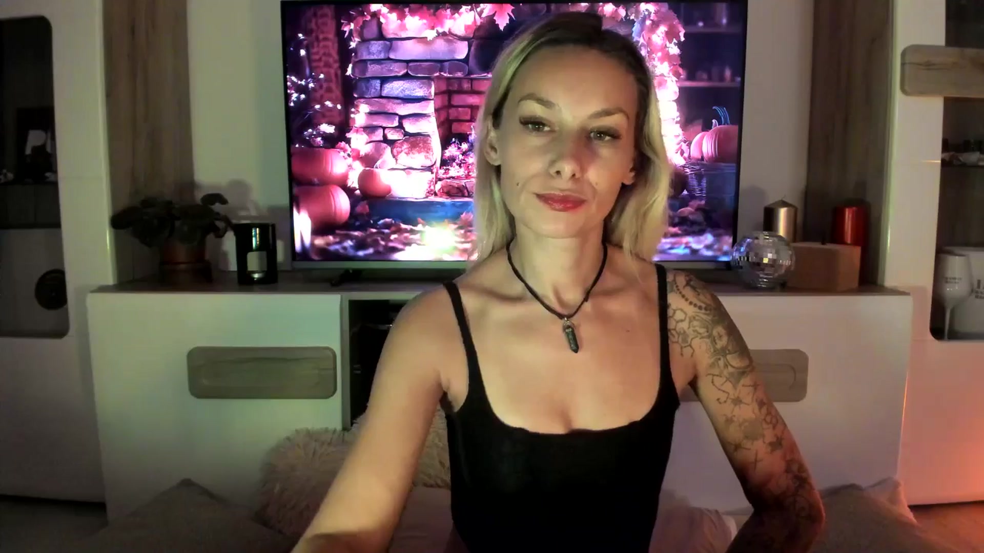 Gallery image thumbnail from EvaNesssa's myfreecams stream on, 10/14/2025, 24:01 image 8 of 20