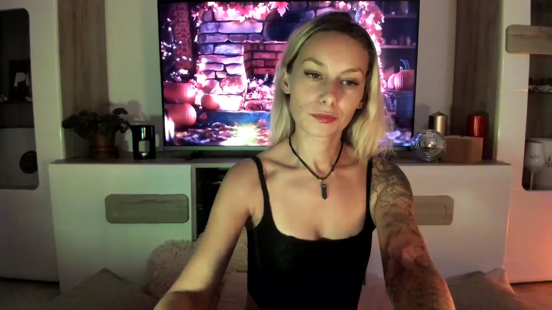 Gallery image thumbnail from EvaNesssa's myfreecams stream on, 10/14/2025, 24:01 image 7 of 20