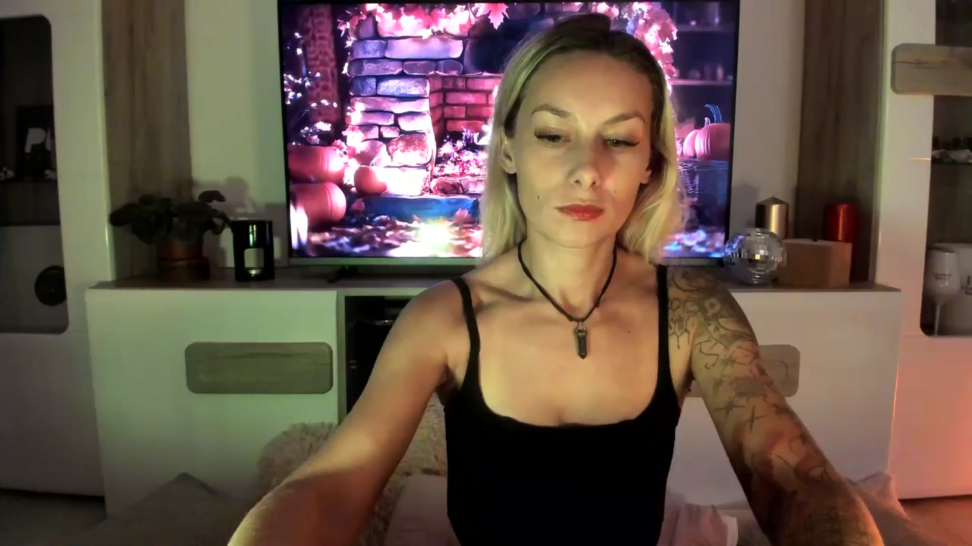 Gallery image thumbnail from EvaNesssa's myfreecams stream on, 10/14/2025, 24:01 image 16 of 20