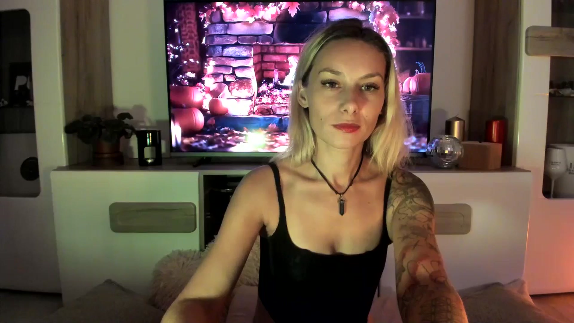 Gallery image thumbnail from EvaNesssa's myfreecams stream on, 10/14/2025, 24:01 image 3 of 20
