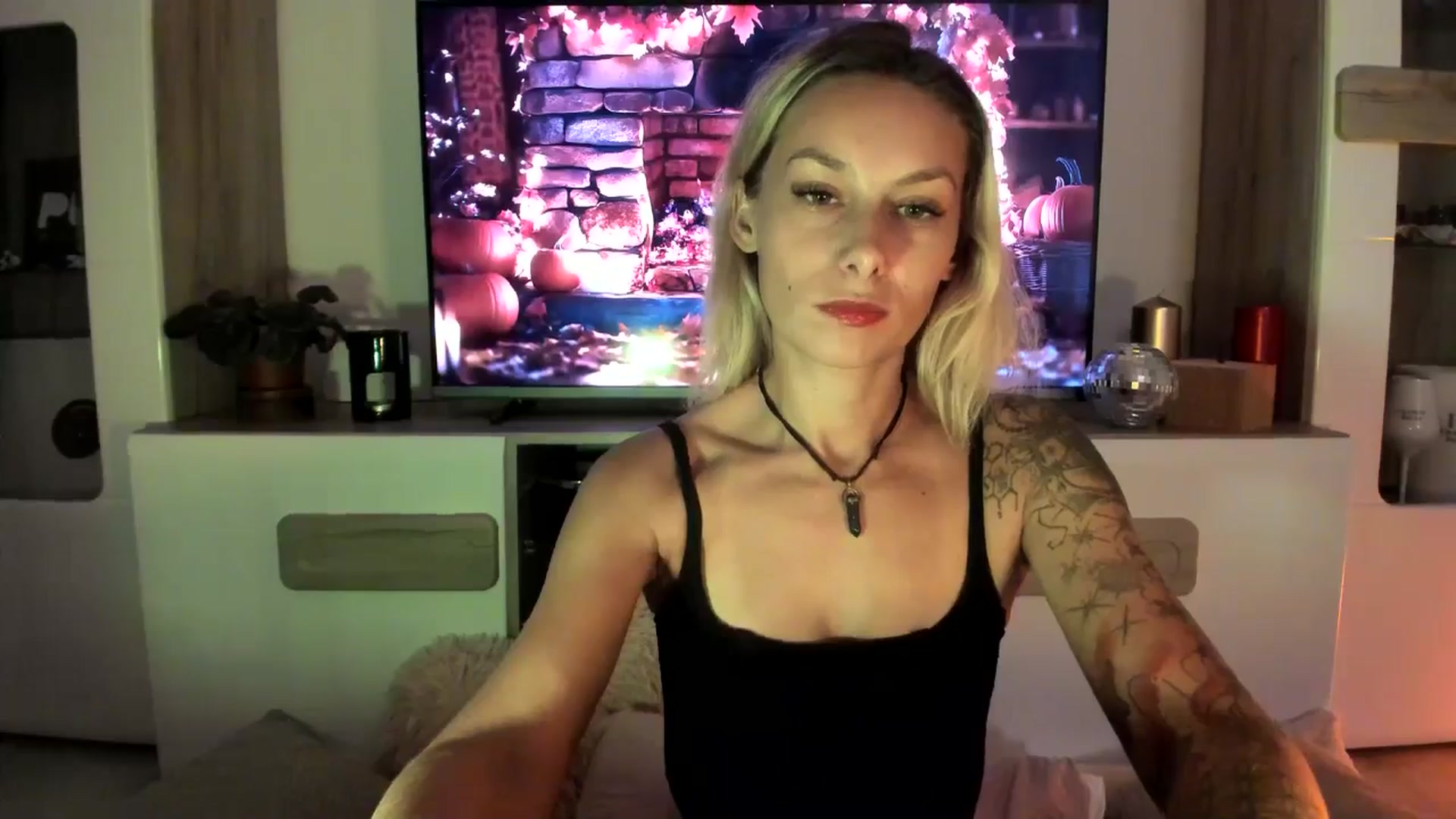 Gallery image thumbnail from EvaNesssa's myfreecams stream on, 10/14/2025, 24:01 image 15 of 20