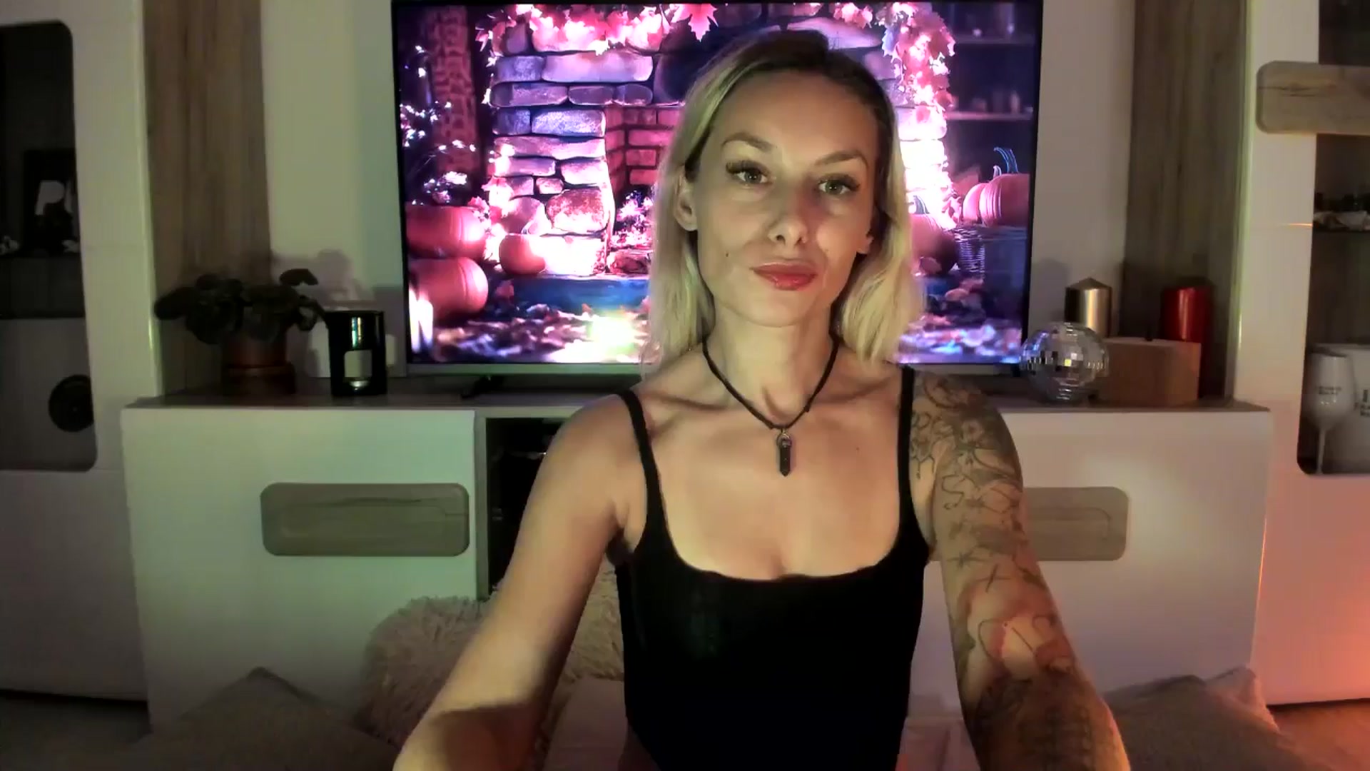 Gallery image thumbnail from EvaNesssa's myfreecams stream on, 10/14/2025, 24:01 image 11 of 20