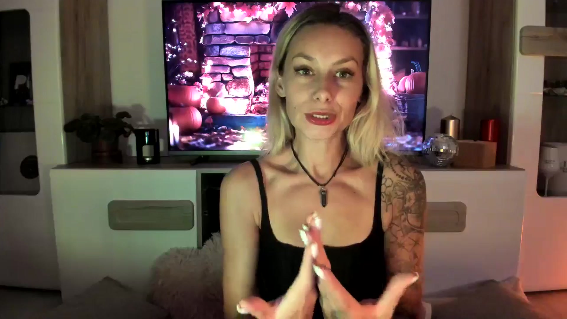 Gallery image thumbnail from EvaNesssa's myfreecams stream on, 10/14/2025, 24:01 image 19 of 20