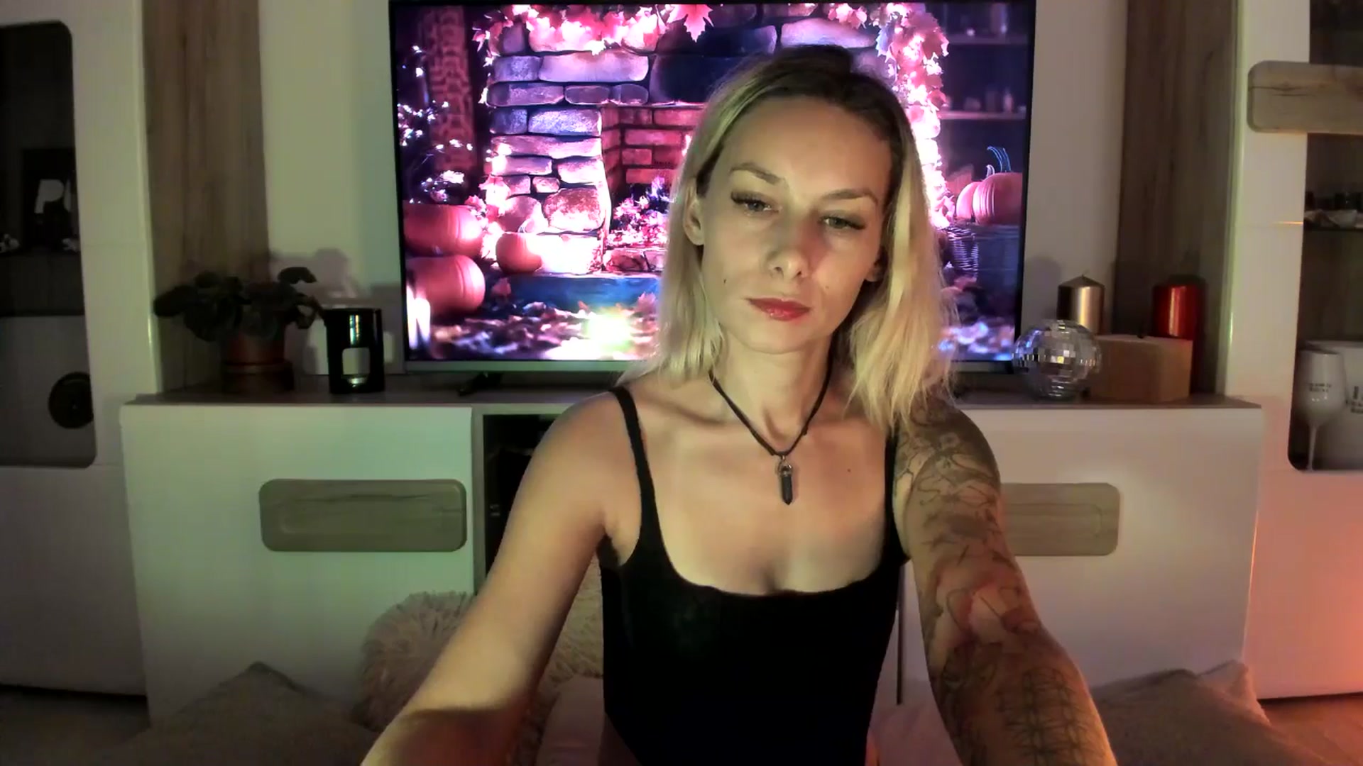 Gallery image thumbnail from EvaNesssa's myfreecams stream on, 10/14/2025, 24:01 image 5 of 20