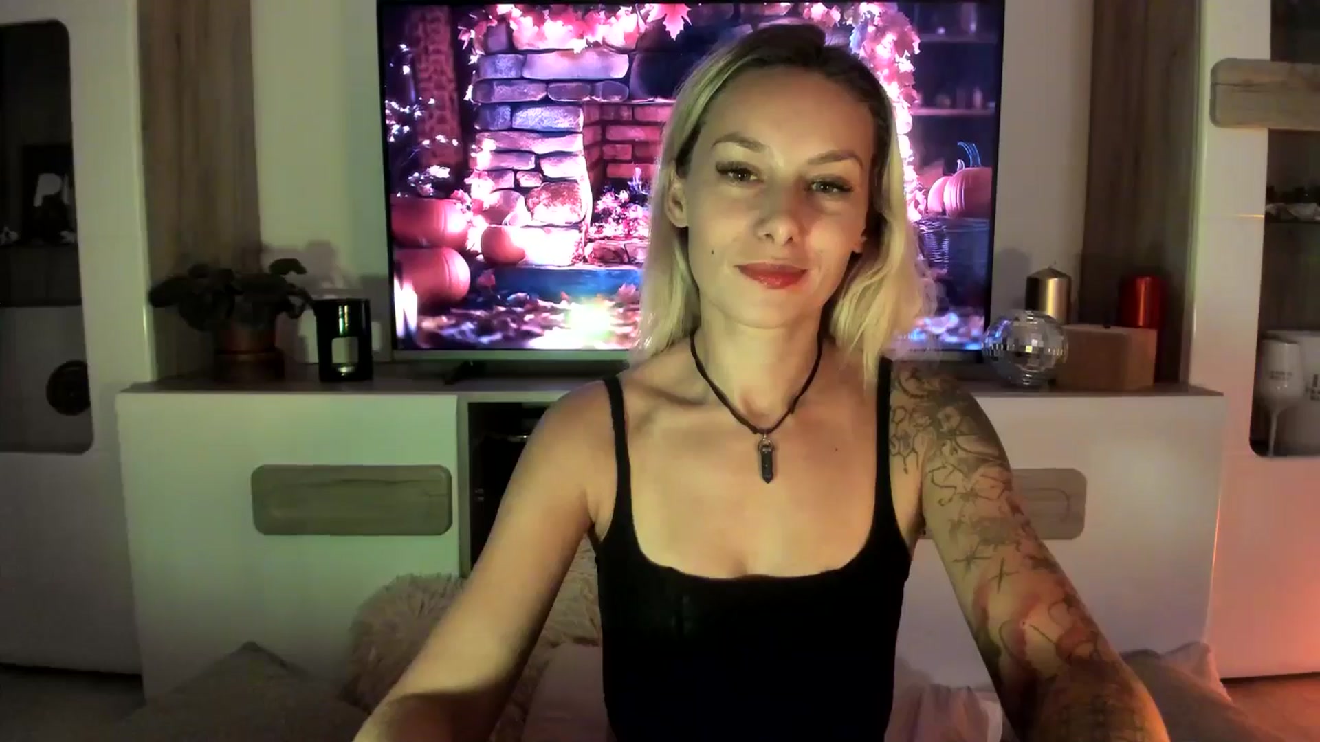Gallery image thumbnail from EvaNesssa's myfreecams stream on, 10/14/2025, 24:01 image 18 of 20