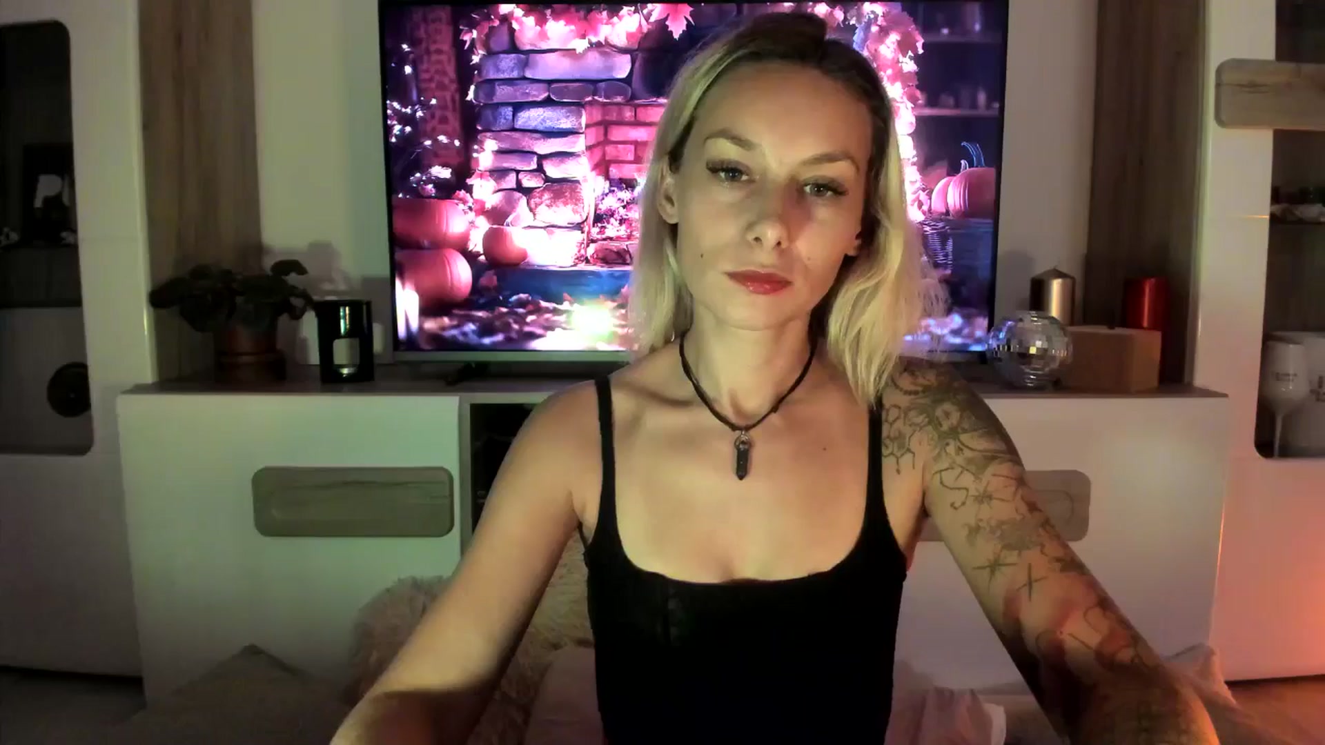 Gallery image thumbnail from EvaNesssa's myfreecams stream on, 10/14/2025, 24:01 image 14 of 20