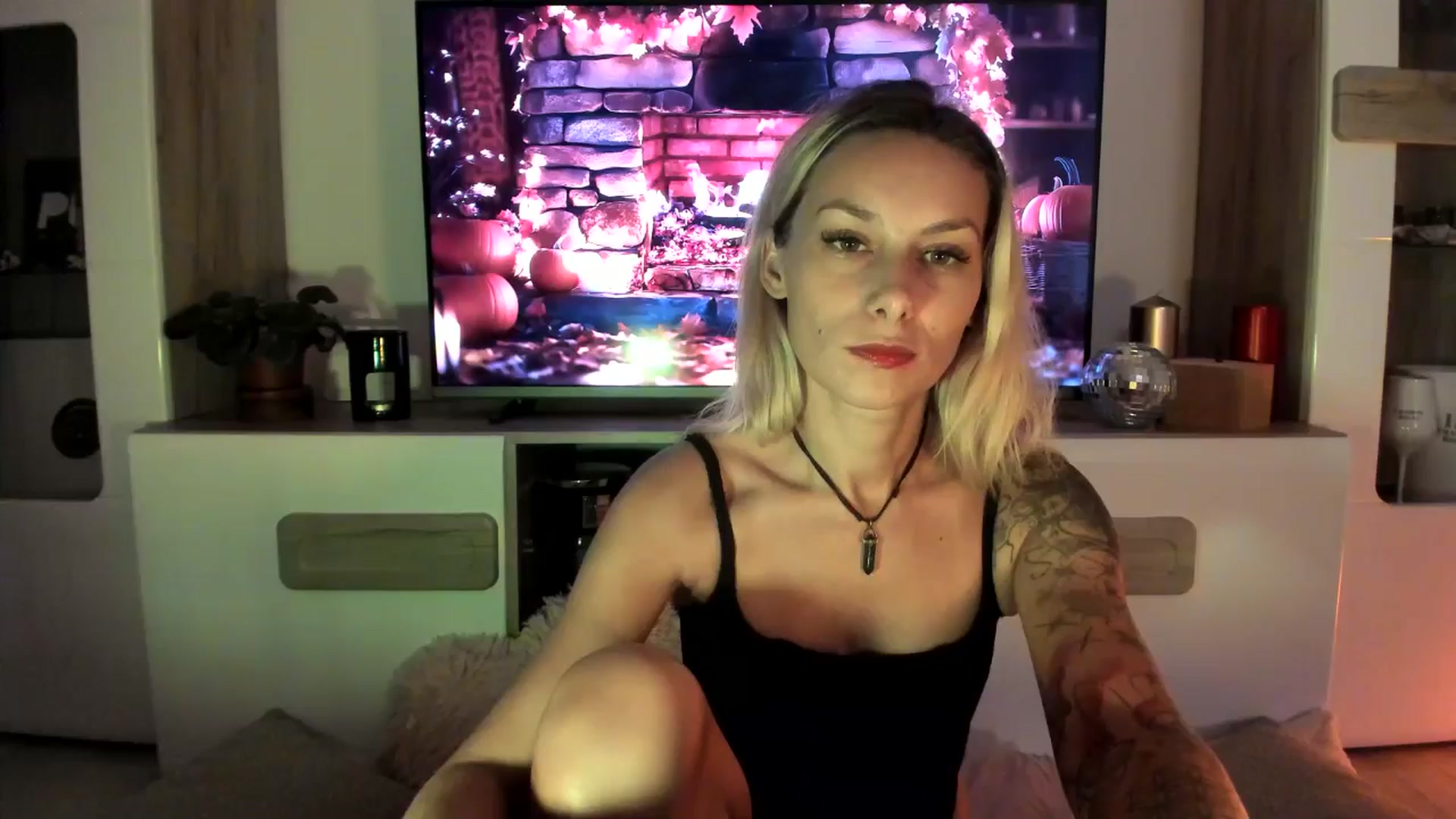 Gallery image thumbnail from EvaNesssa's myfreecams stream on, 10/14/2025, 24:01 image 1 of 20