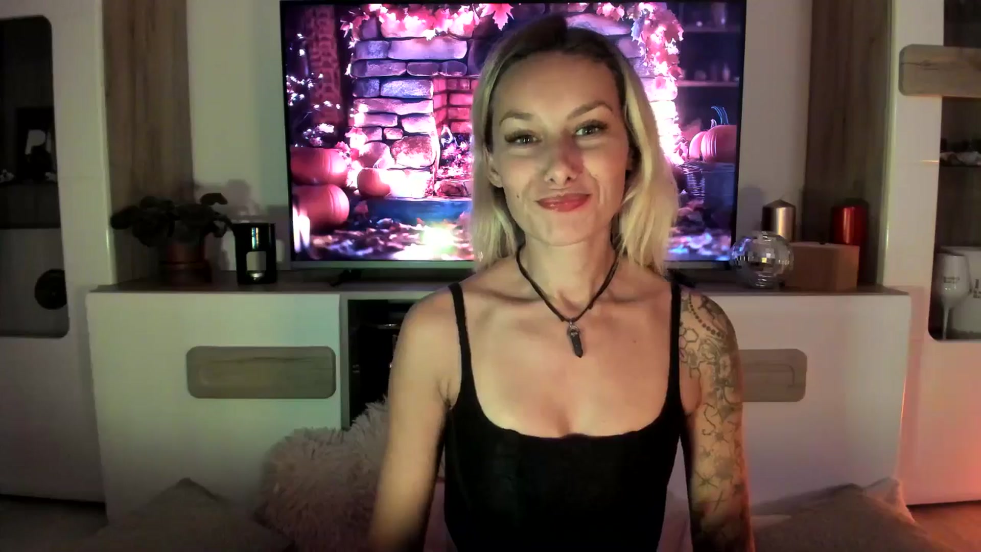 Gallery image thumbnail from EvaNesssa's myfreecams stream on, 10/14/2025, 24:01 image 20 of 20