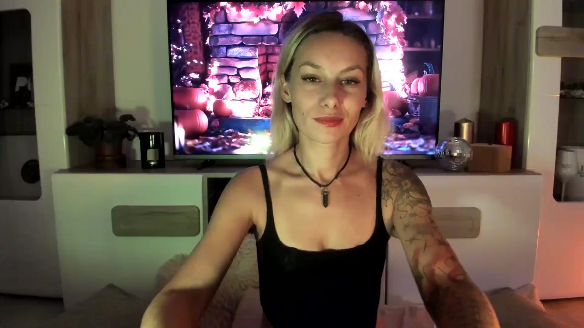 Gallery image thumbnail from EvaNesssa's myfreecams stream on, 10/14/2025, 24:01 image 13 of 20