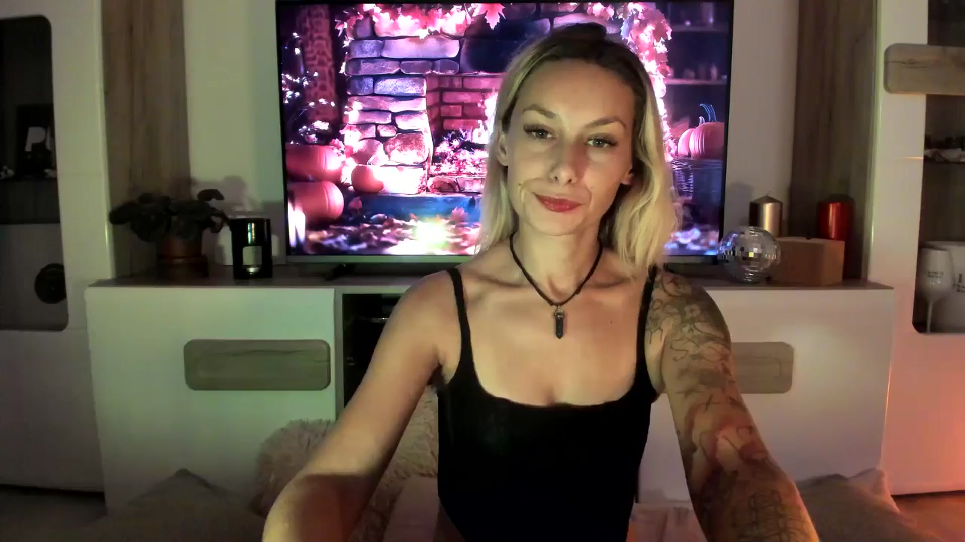 Gallery image thumbnail from EvaNesssa's myfreecams stream on, 10/14/2025, 24:01 image 10 of 20