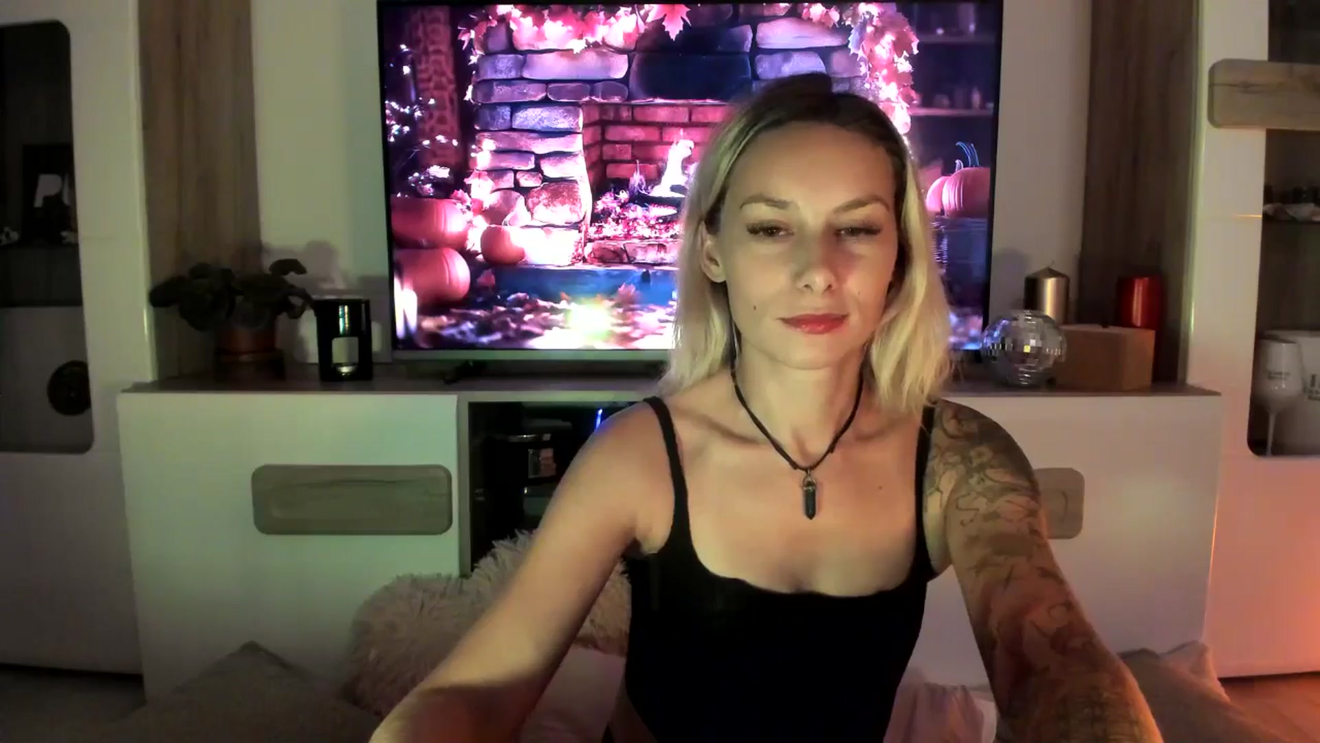 Gallery image thumbnail from EvaNesssa's myfreecams stream on, 10/14/2025, 24:17 image 17 of 20