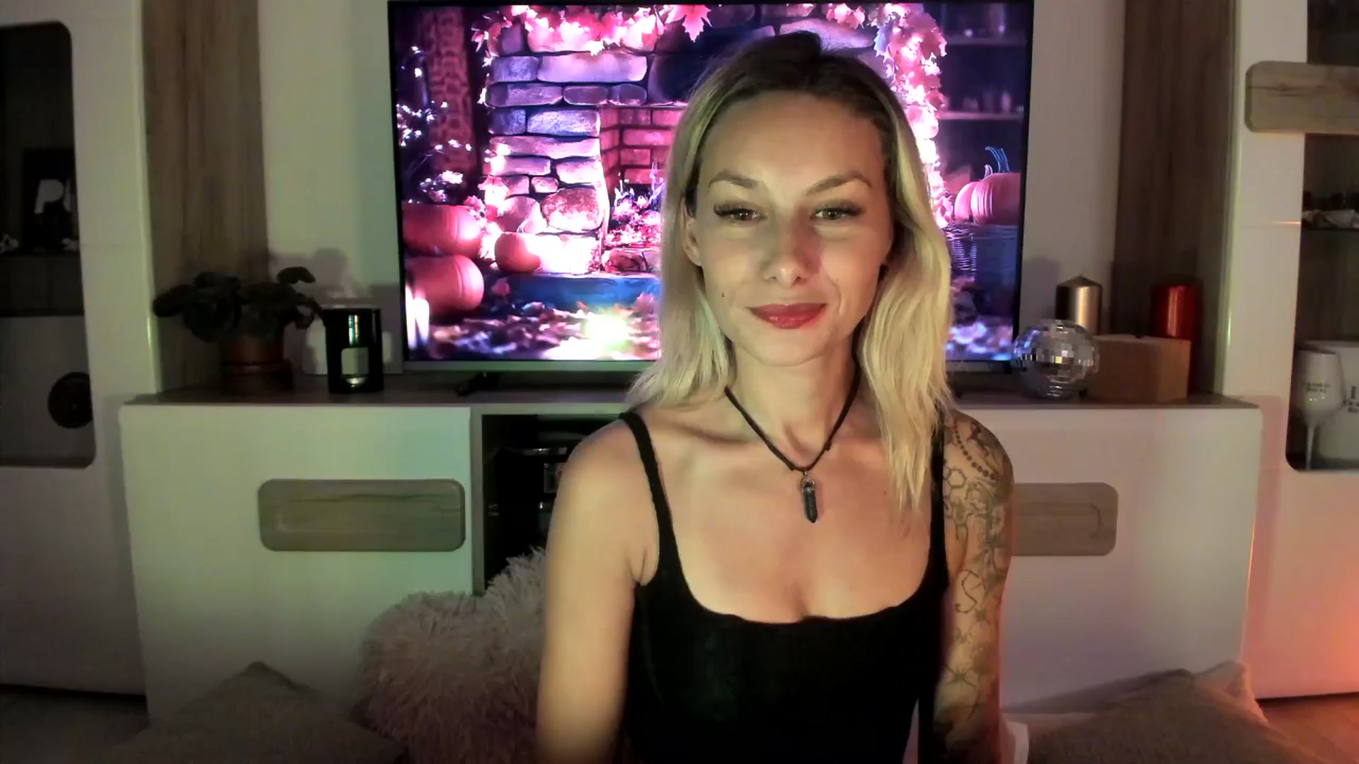 Gallery image thumbnail from EvaNesssa's myfreecams stream on, 10/14/2025, 24:17 image 1 of 20