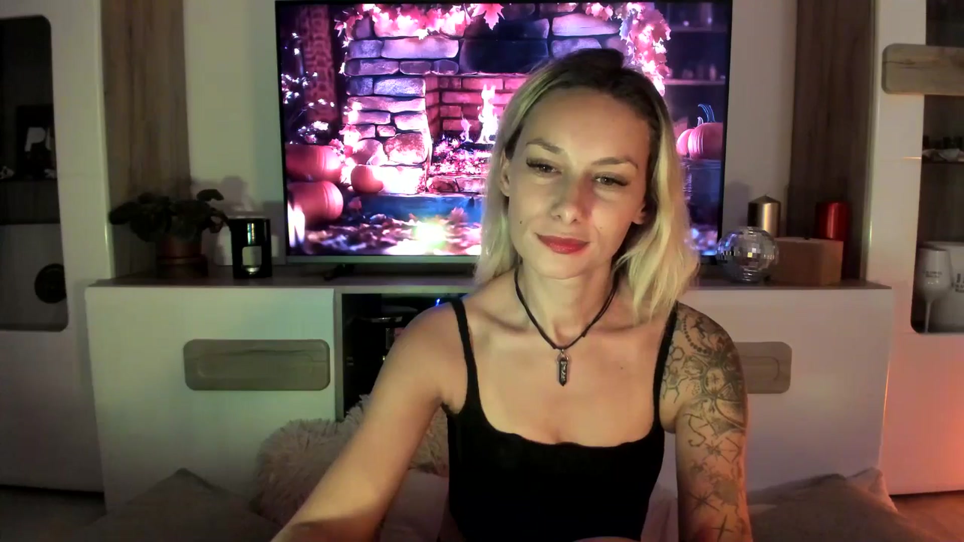 Gallery image thumbnail from EvaNesssa's myfreecams stream on, 10/14/2025, 24:17 image 11 of 20