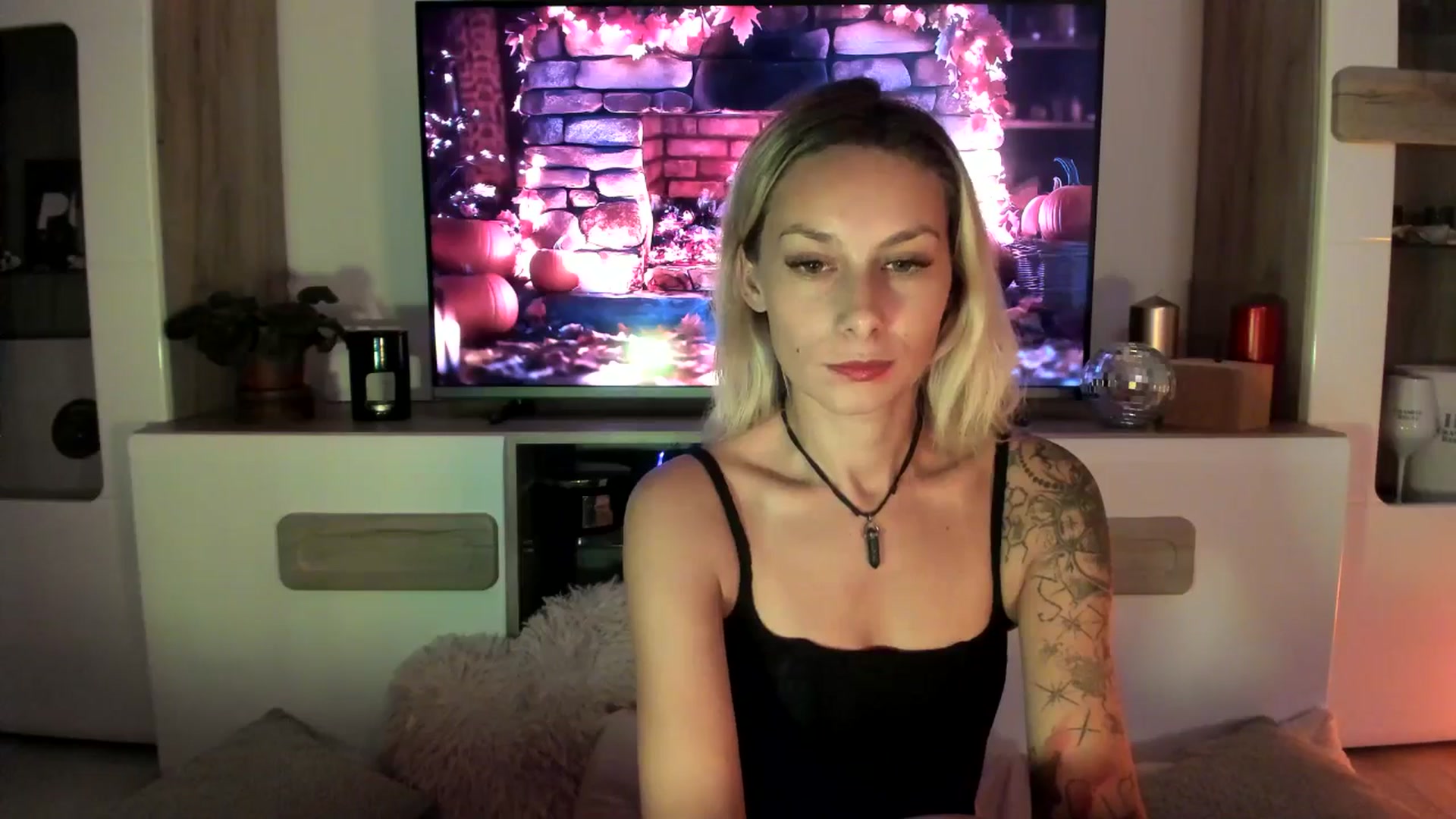 Gallery image thumbnail from EvaNesssa's myfreecams stream on, 10/14/2025, 24:17 image 19 of 20