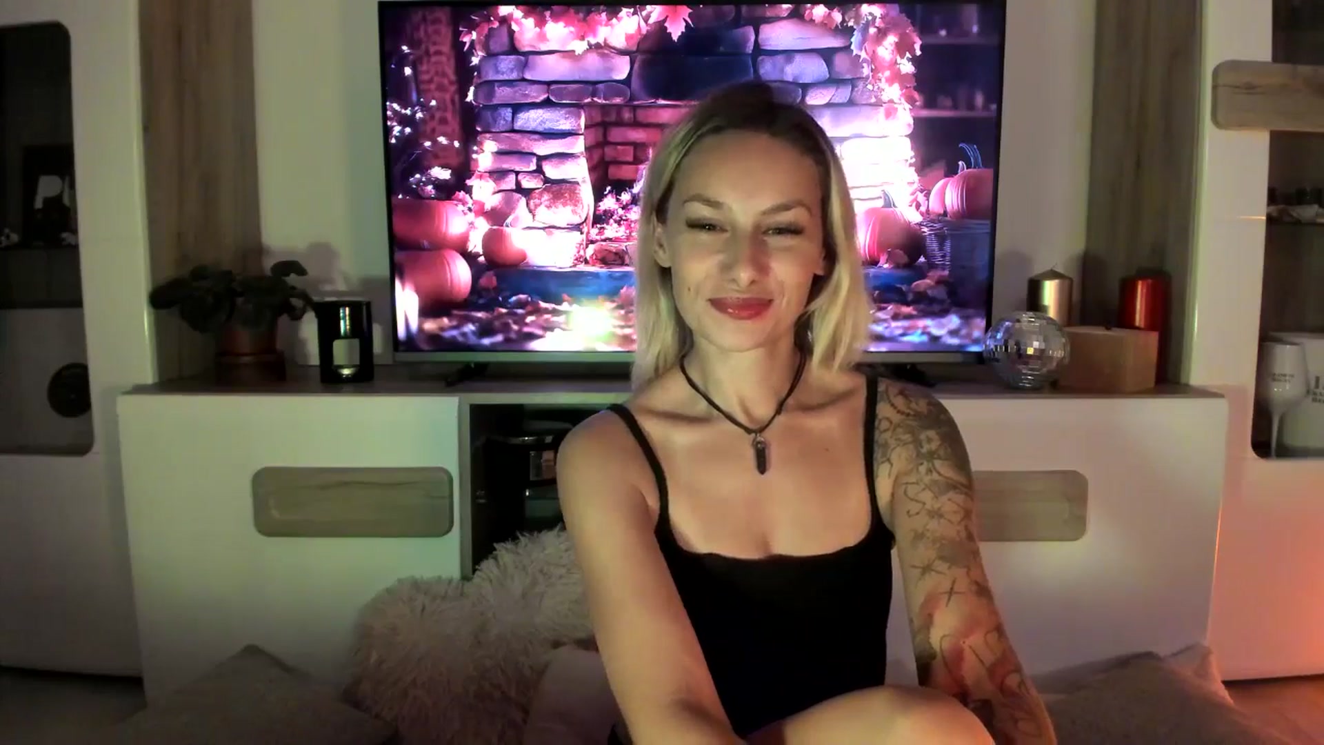 Gallery image thumbnail from EvaNesssa's myfreecams stream on, 10/14/2025, 24:17 image 7 of 20