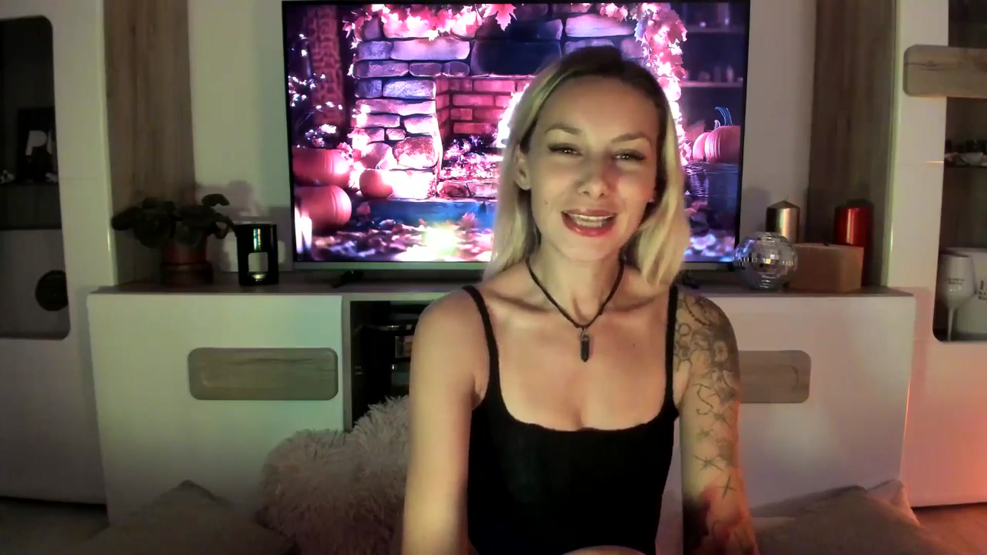 Gallery image thumbnail from EvaNesssa's myfreecams stream on, 10/14/2025, 24:17 image 9 of 20